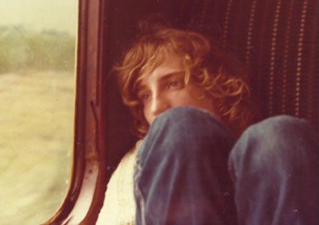 LUCA VIVE ❤️&zwj;🔥
&Egrave; passato un sacco di tempo. Sono 40 anni ormai da quel 23 febbraio del 1986 quando in piazzale Lugano, a Milano, un proiettile sparato da un agente della Digos uccide &ldquo;per sbaglio&rdquo; Luca Rossi, giovane militante