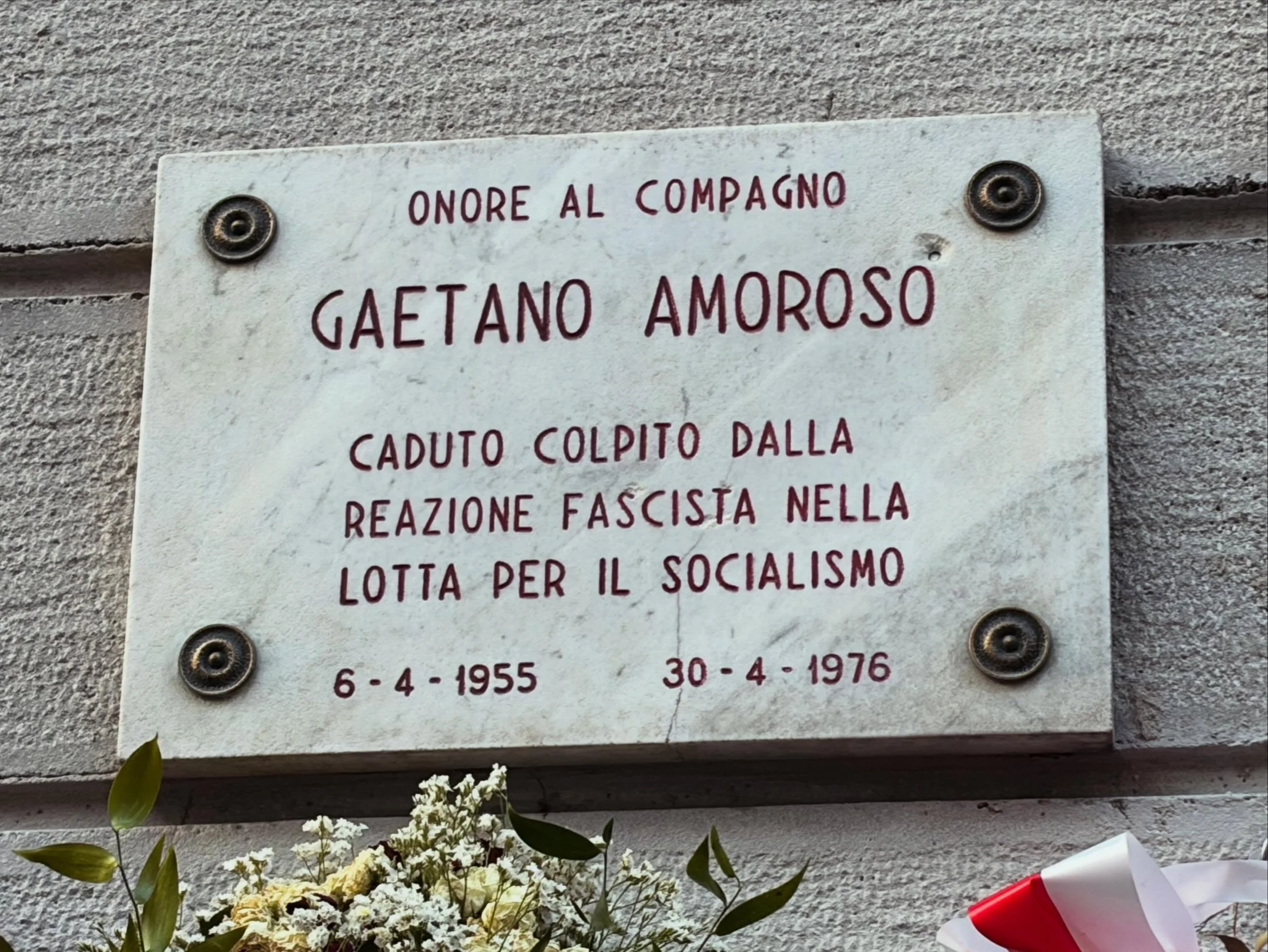 Sono 50 anni esatti dall&rsquo;omicidio di Gaetano Amoroso per mano fascista in via Goldoni, a Milano. Eppure oggi non ne sentirete parlare molto. &Egrave; uno degli effetti dell&rsquo;incessante campagna revisionista delle destre -e non solo- che os