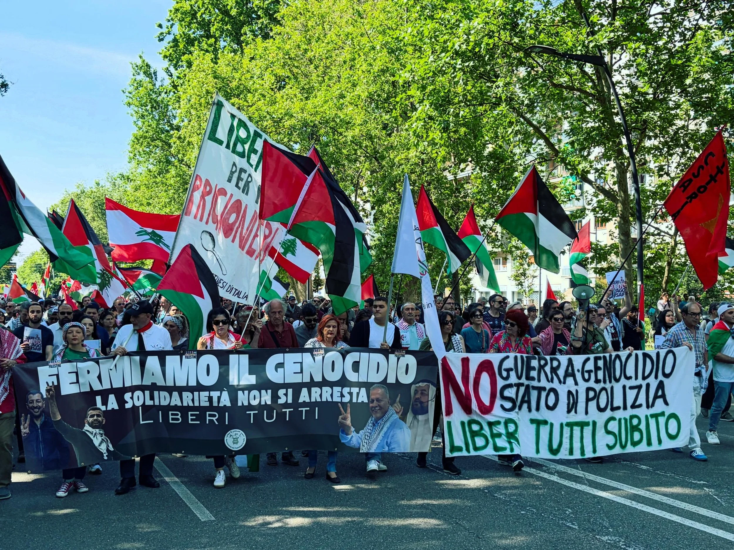 Di nuovo in piazza a Milano per non permettere che cali il silenzio complice can il genocidio e per chiedere la liberazione di tutti i prigionieri politici palestinesi, in Israele e Italia. La notizia della liberazione di Saif e Thiago. arrivata dura