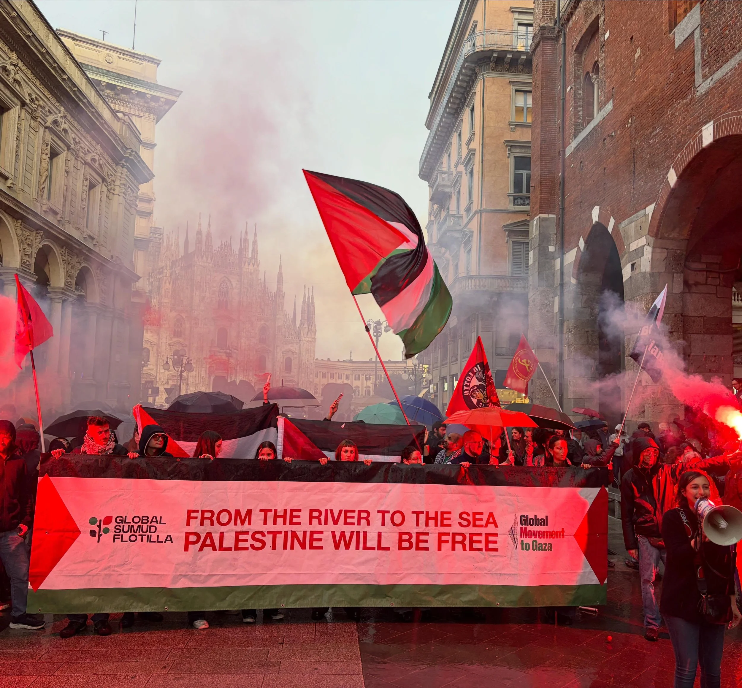 Con il sole o con la pioggia, sempre Palestina libera e contro ogni complicit&agrave; con i crimini di Israele