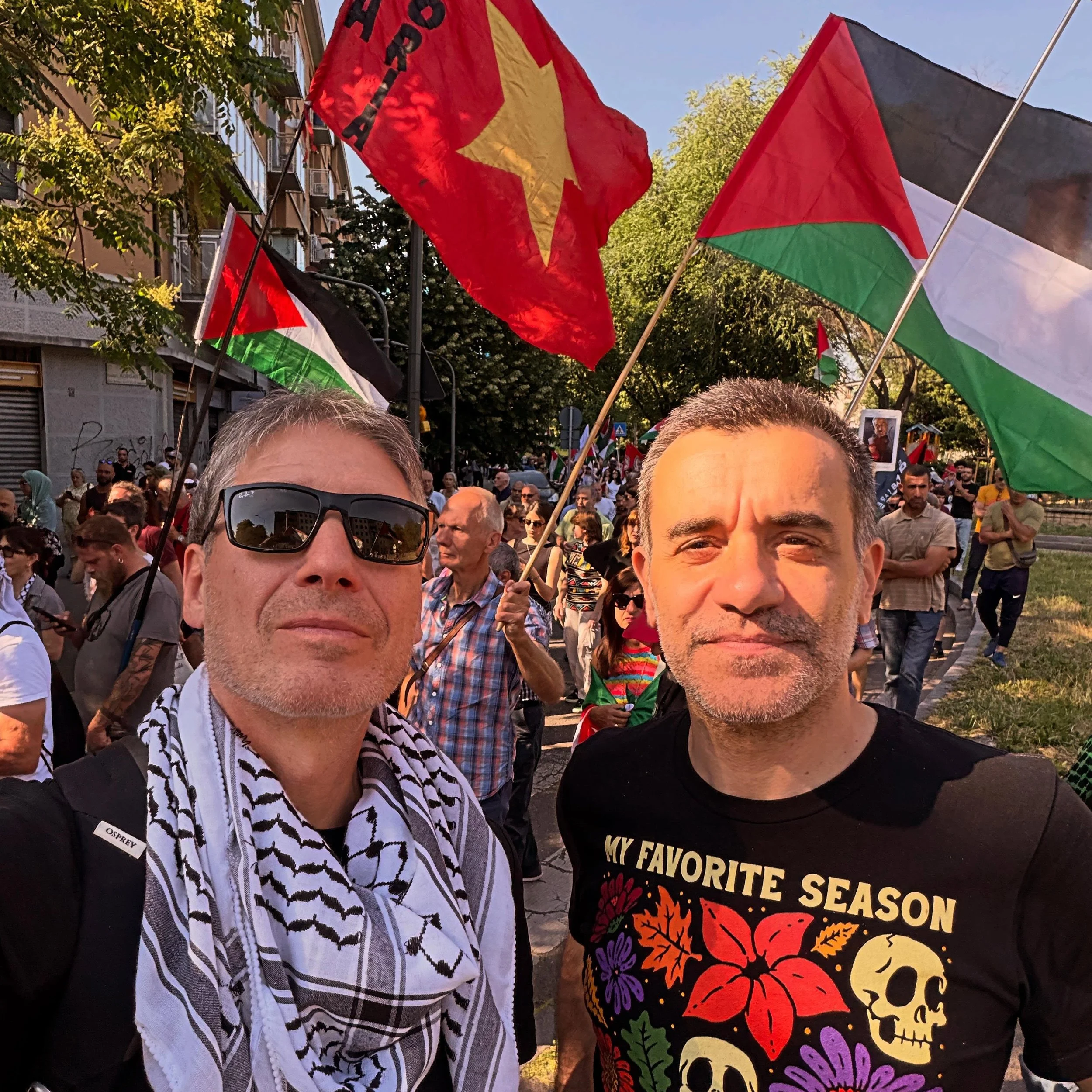 Con la Palestina e la sua resistenza, contro i criminali e i loro complici, sempre ✊