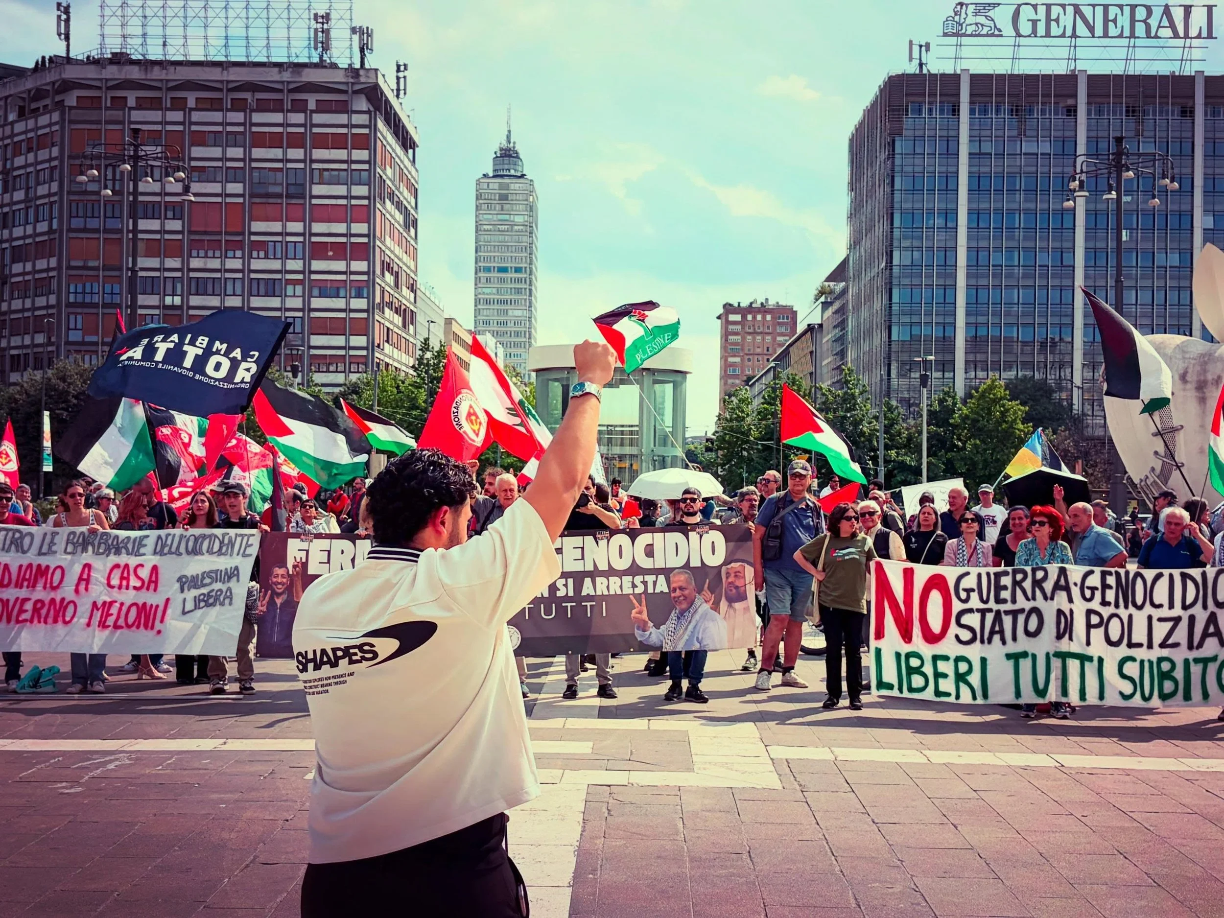 Oggi a Milano davanti alla stazione Centrale per la Palestina, in occasione del 59&deg; anniversario della Naksa (&ldquo;sconfitta&rdquo;). La &ldquo;guerra dei sei giorni&rdquo;, com&rsquo;&egrave; conosciuta in occidente, aveva portato all&rsquo;oc