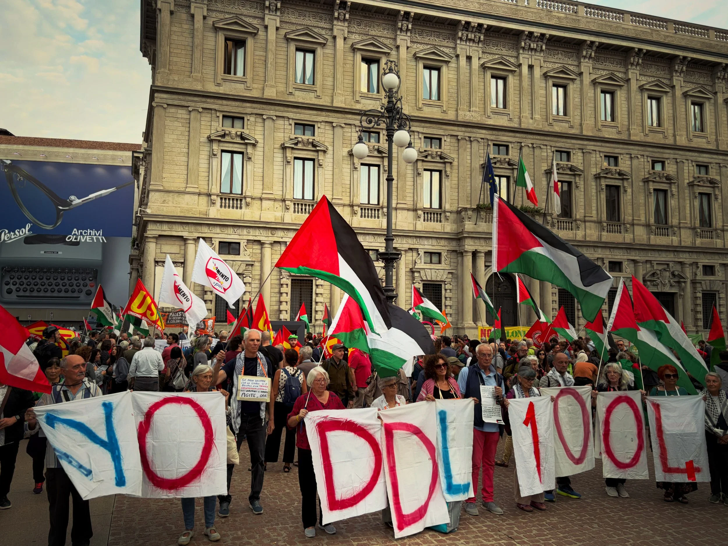 #noddl1004 per non farci tappare la bocca, perch&eacute; chiamare genocidio un genocidio non pu&ograve; essere un reato, perch&eacute; antisionismo non &egrave; antisemitismo
