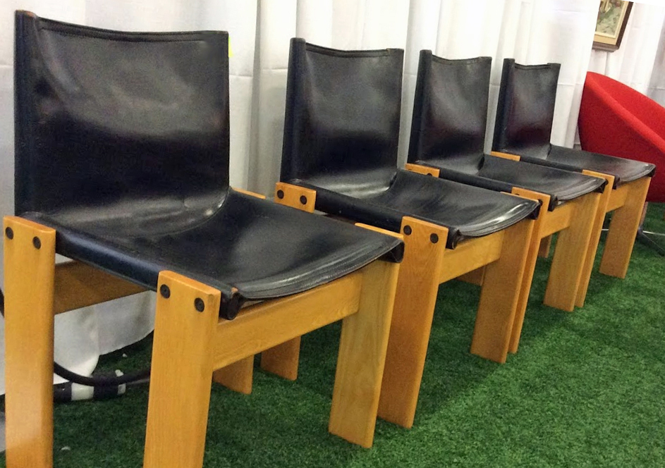 Ottawa_antique_and_vintage_market_black_chairs.jpg