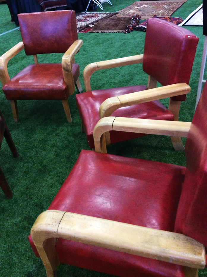 Ottawa_antique_and_vintage_market_red_chairs.jpg