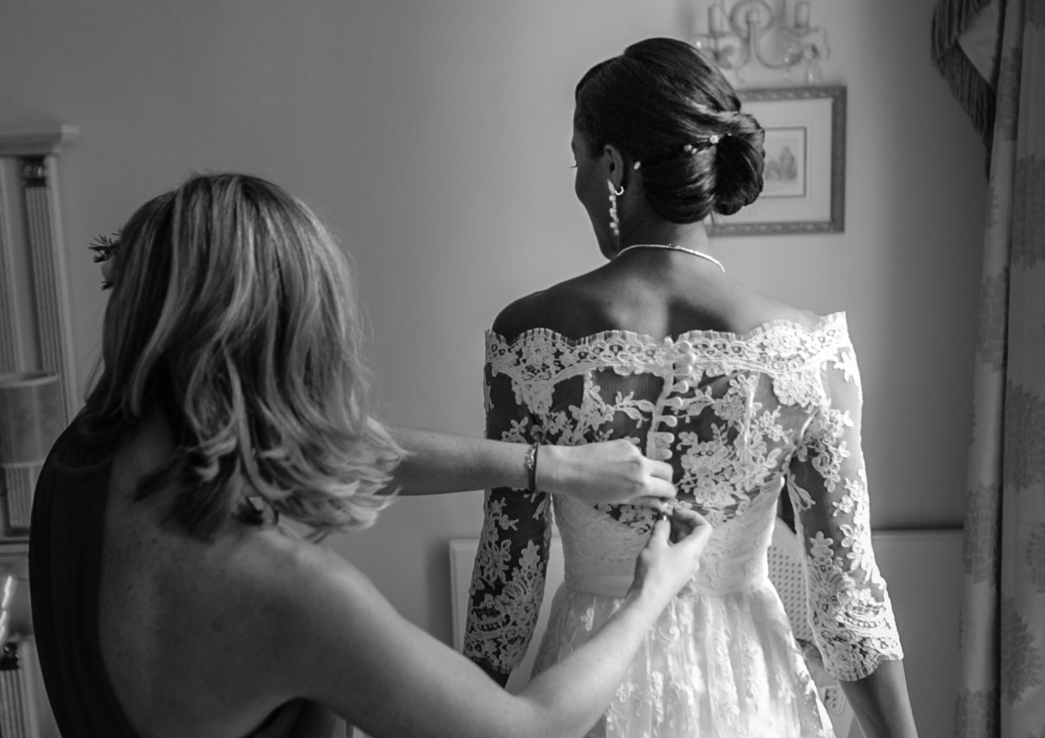 holland-park-bridal-prep-1-london-uk-destination-wedding-photography-Adam-Rowley