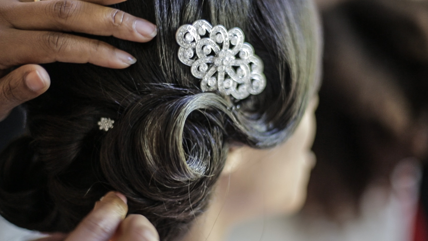 holland-park-bridal-prep-hair-2-london-uk-destination-wedding-photography-Adam-Rowley