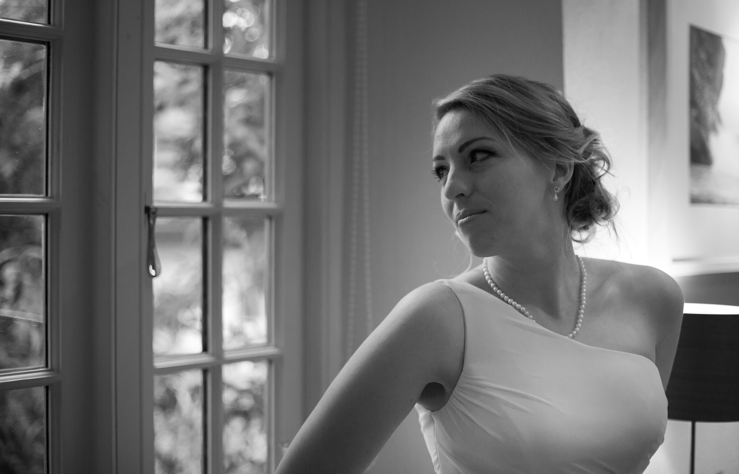 dartmouth-bride-prep-1-london-uk-destination-wedding-photography-Adam-Rowley