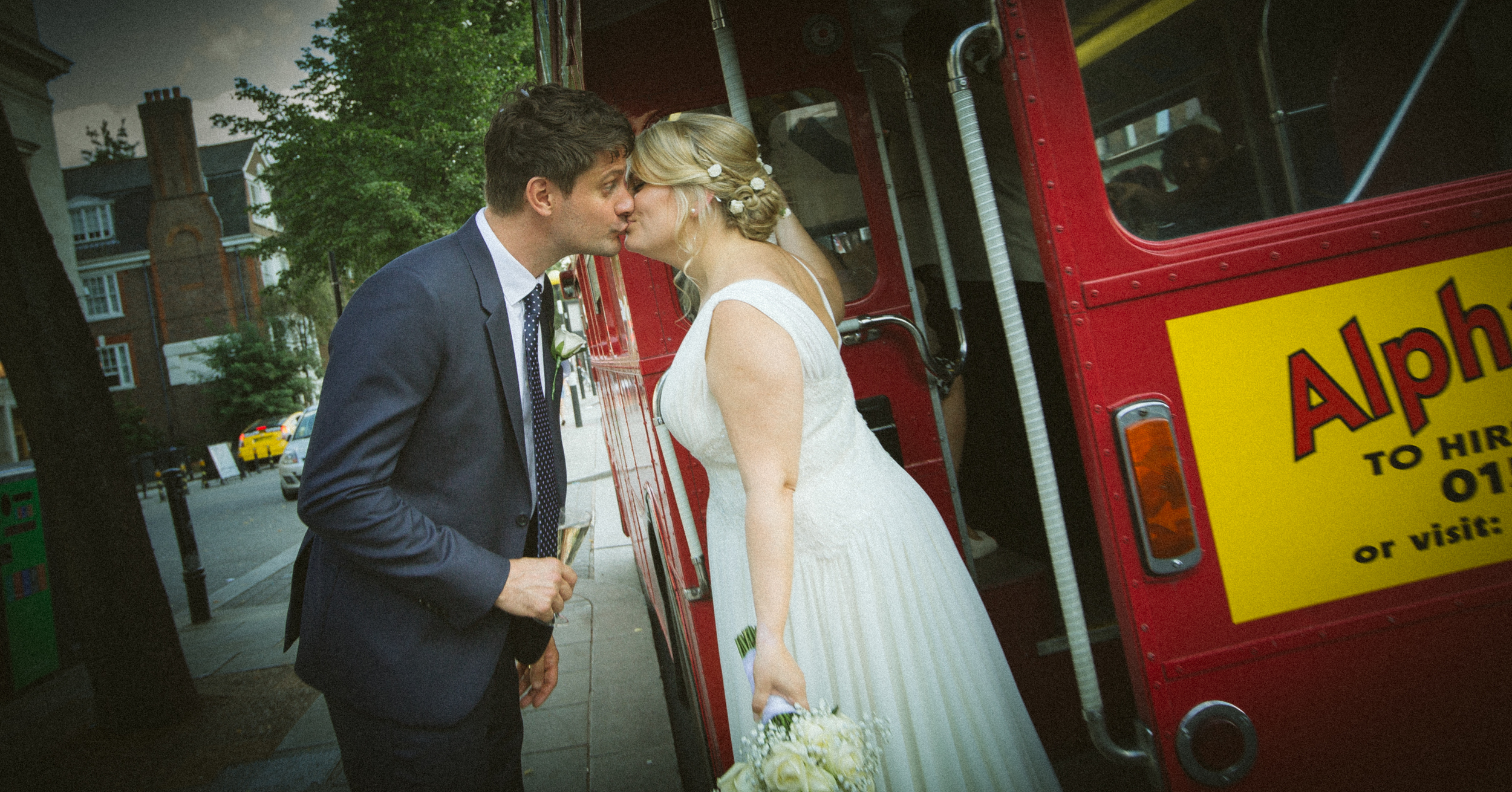 routemaster-bus-romantic-kiss-vintage-wedding-1