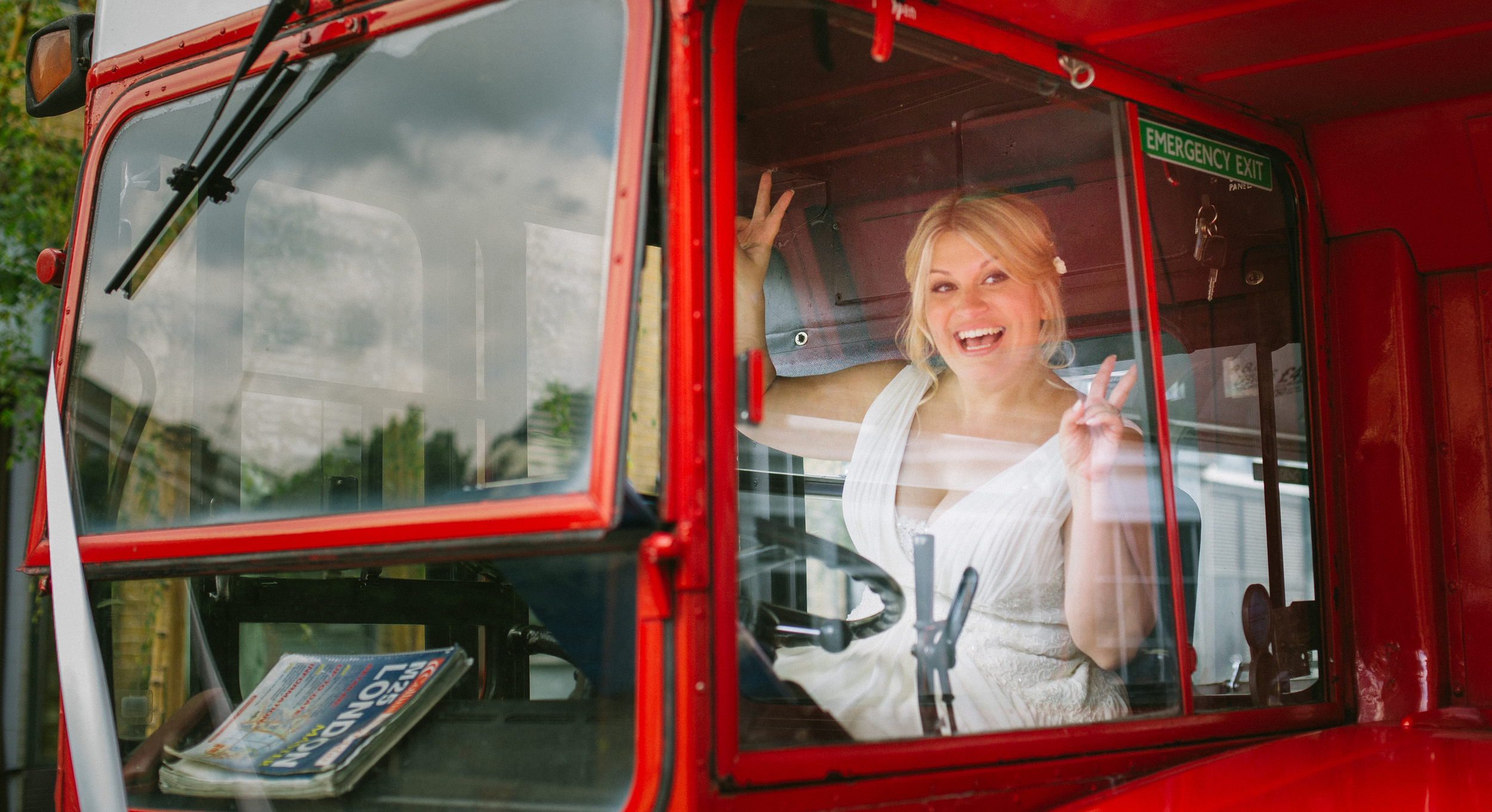 red-routemaster-bus-islington-london-wedding-1