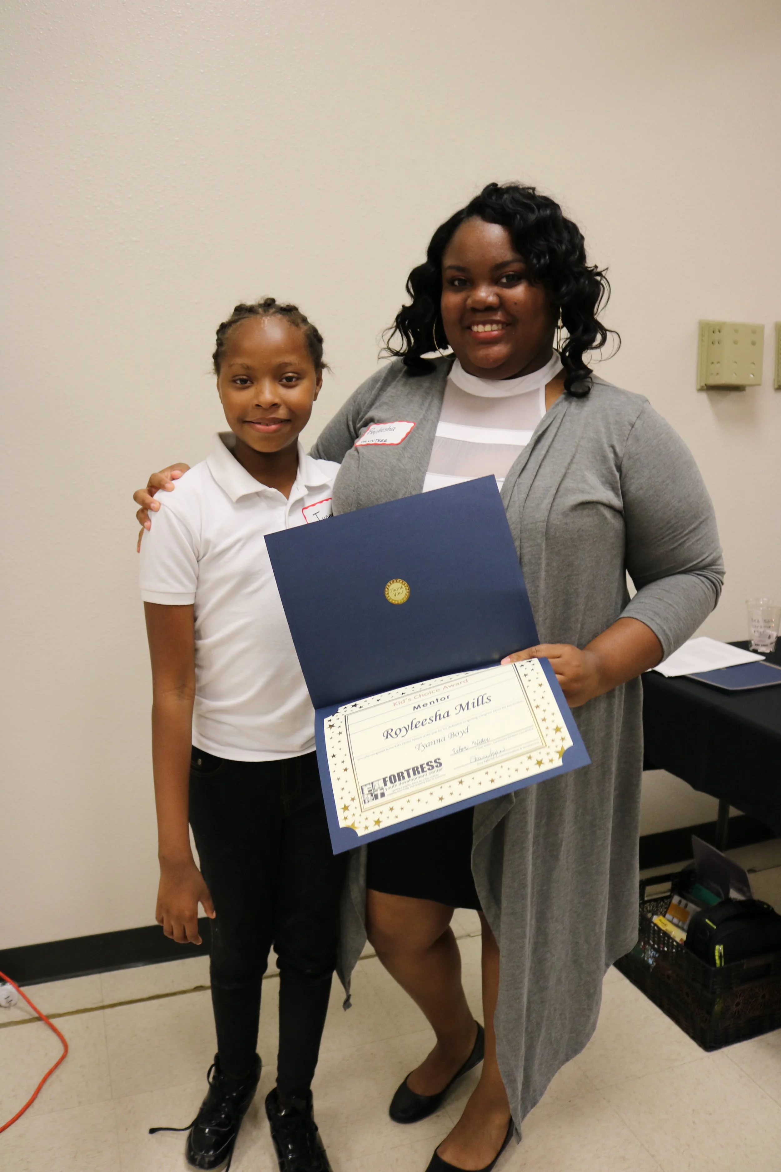 Tyanna presents her mentor (who grew up at Fortress herself!) with the “Kid’s Choice Award” at the 2018 Volunteer Appreciation Dinner. Tyanna nominated her mentor and wrote an essay about why she deserved to win!