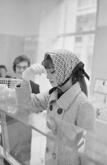 Headscarf as worn by audrey hepburn 4.png