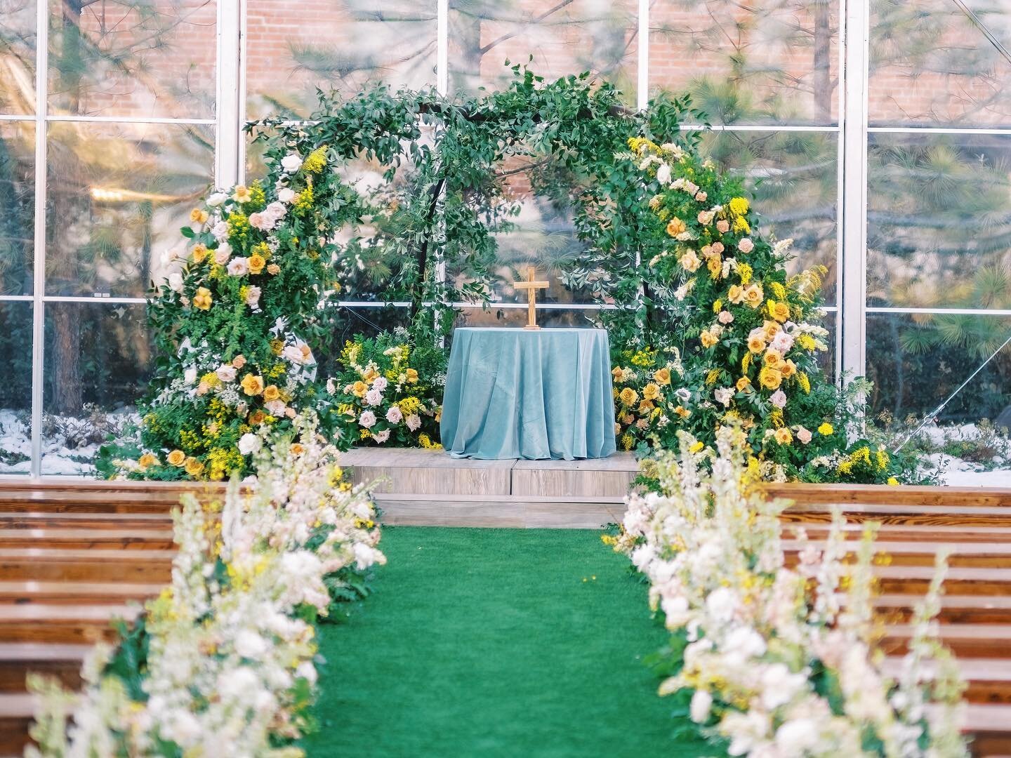 9 years of bouquets, centerpieces, garlands, and epic ceremony aisles like the one you see here ✨ We flowered through frozen ice storms and we have melted our way through heat waves. This job doesn&rsquo;t go without an adventure of some kind. But th