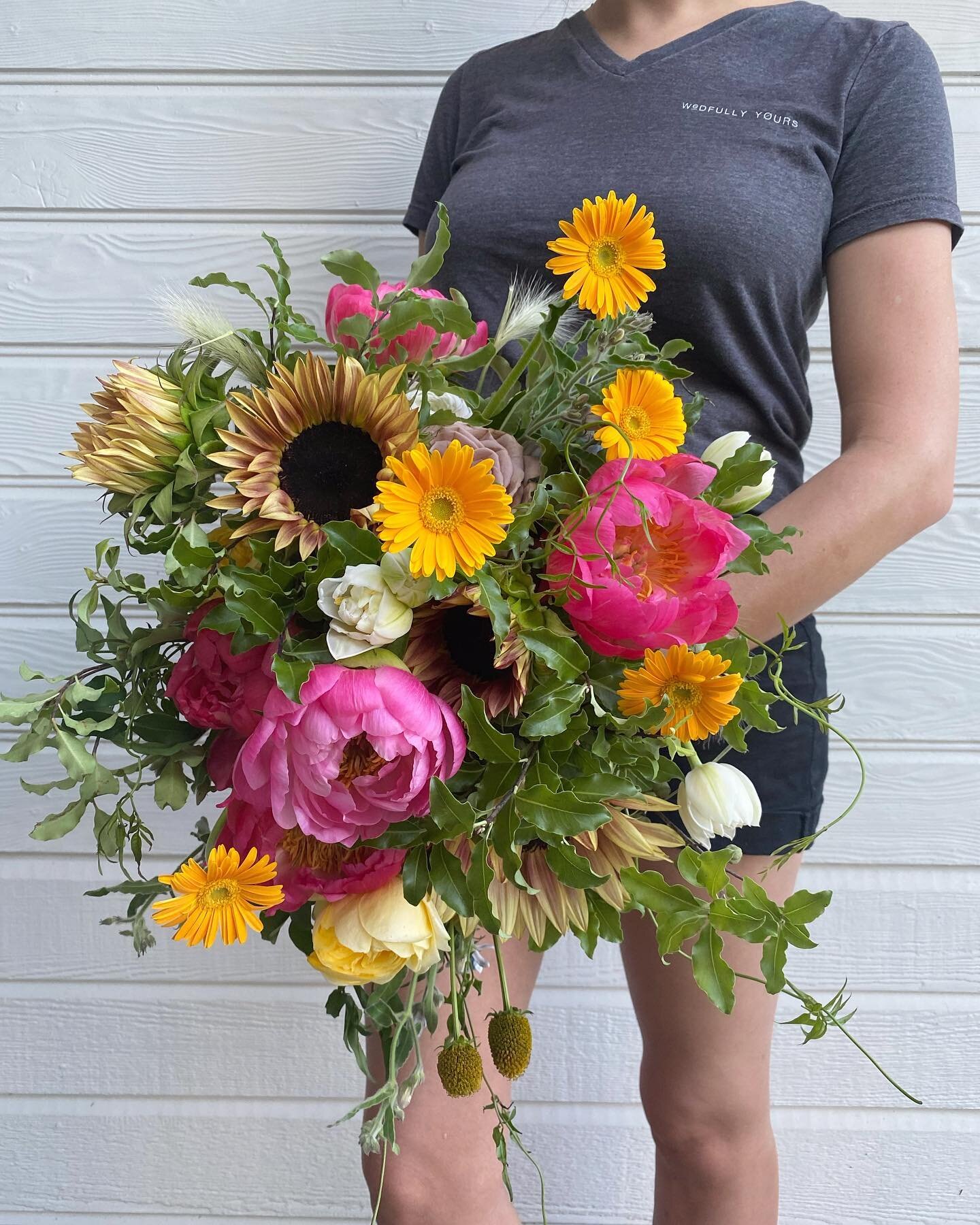 For Jaclyn. A &ldquo;happy&rdquo; bouquet was requested and I think it was achieved! The mini gerberas just really stole the spotlight here with their cuteness 🌻 #wyblooms