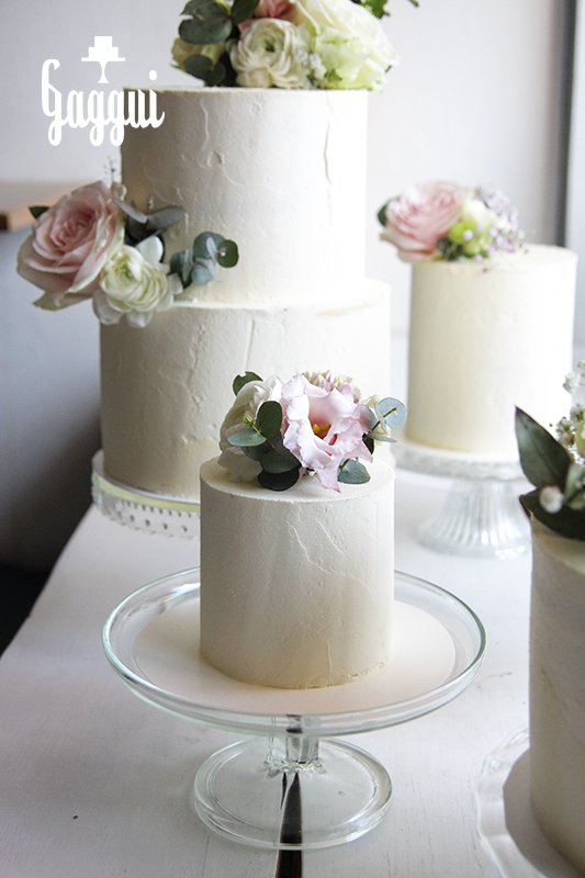 Wedding Cake White Rose Gaggui.jpg