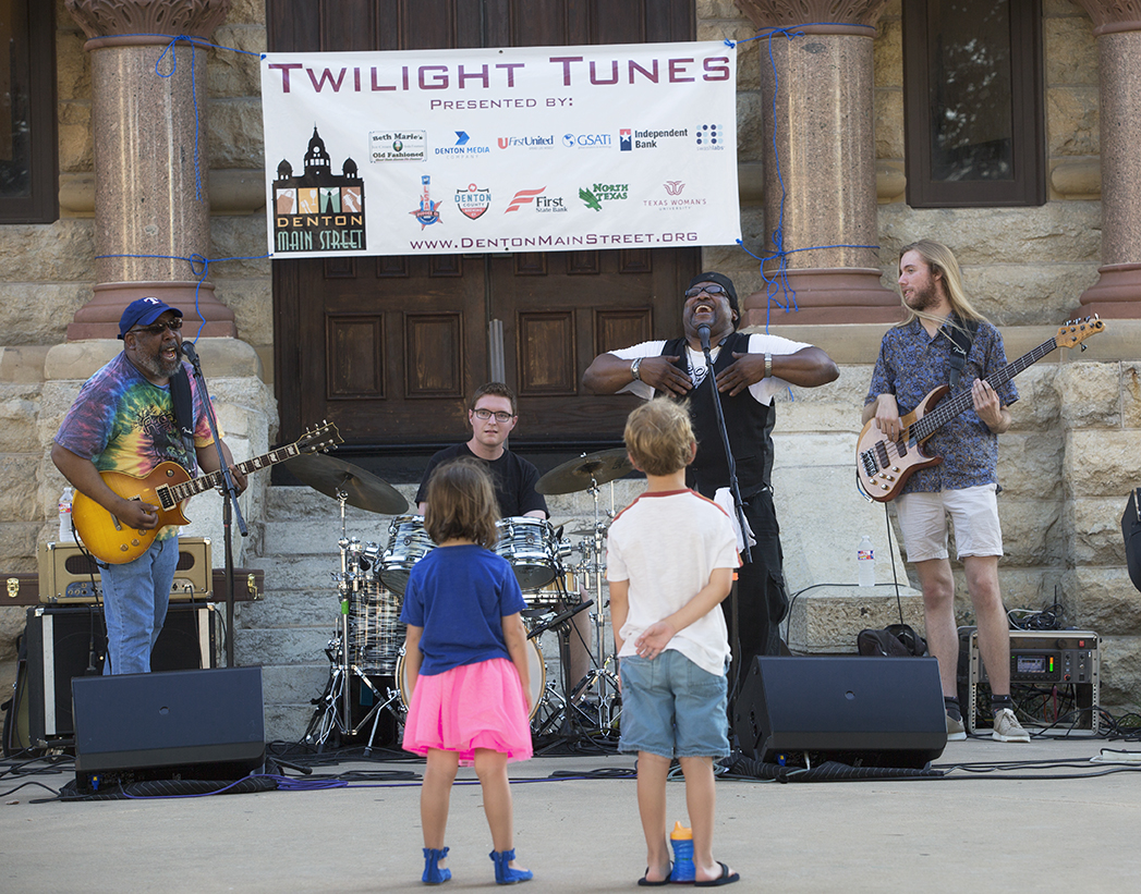 blog_twilighttunes_tammipaul20180621_005.jpg