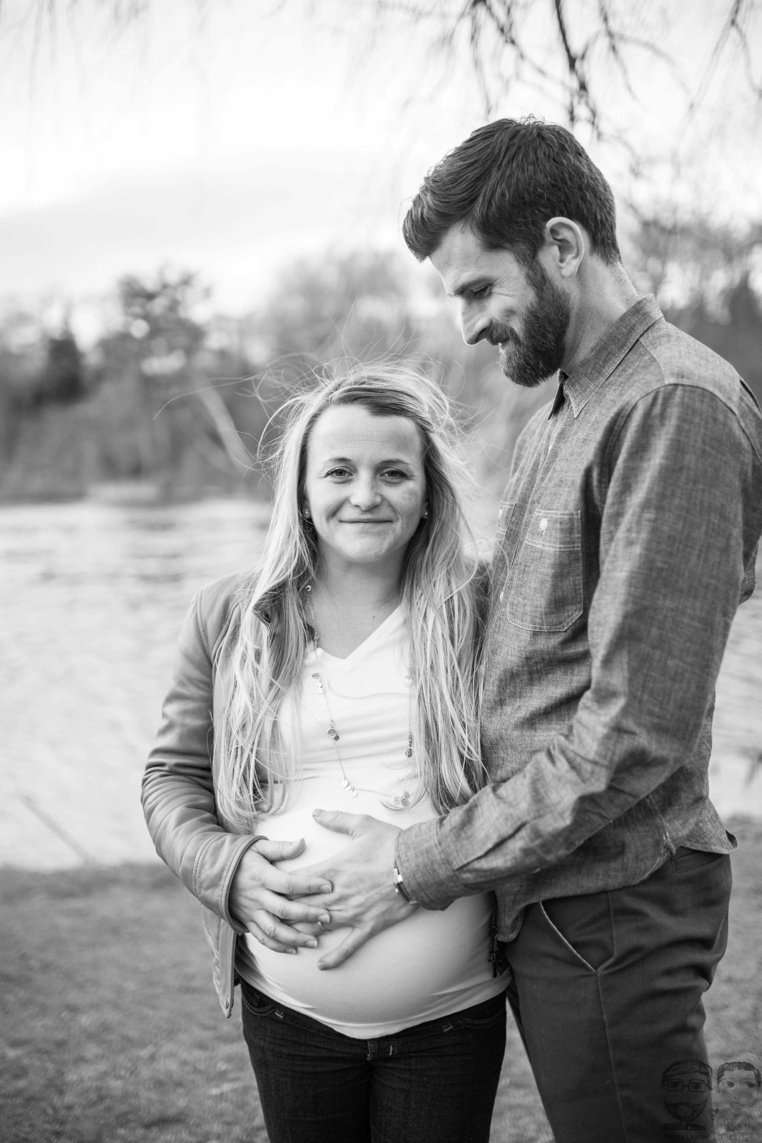 129Jen&Bren-baby bump.jpg