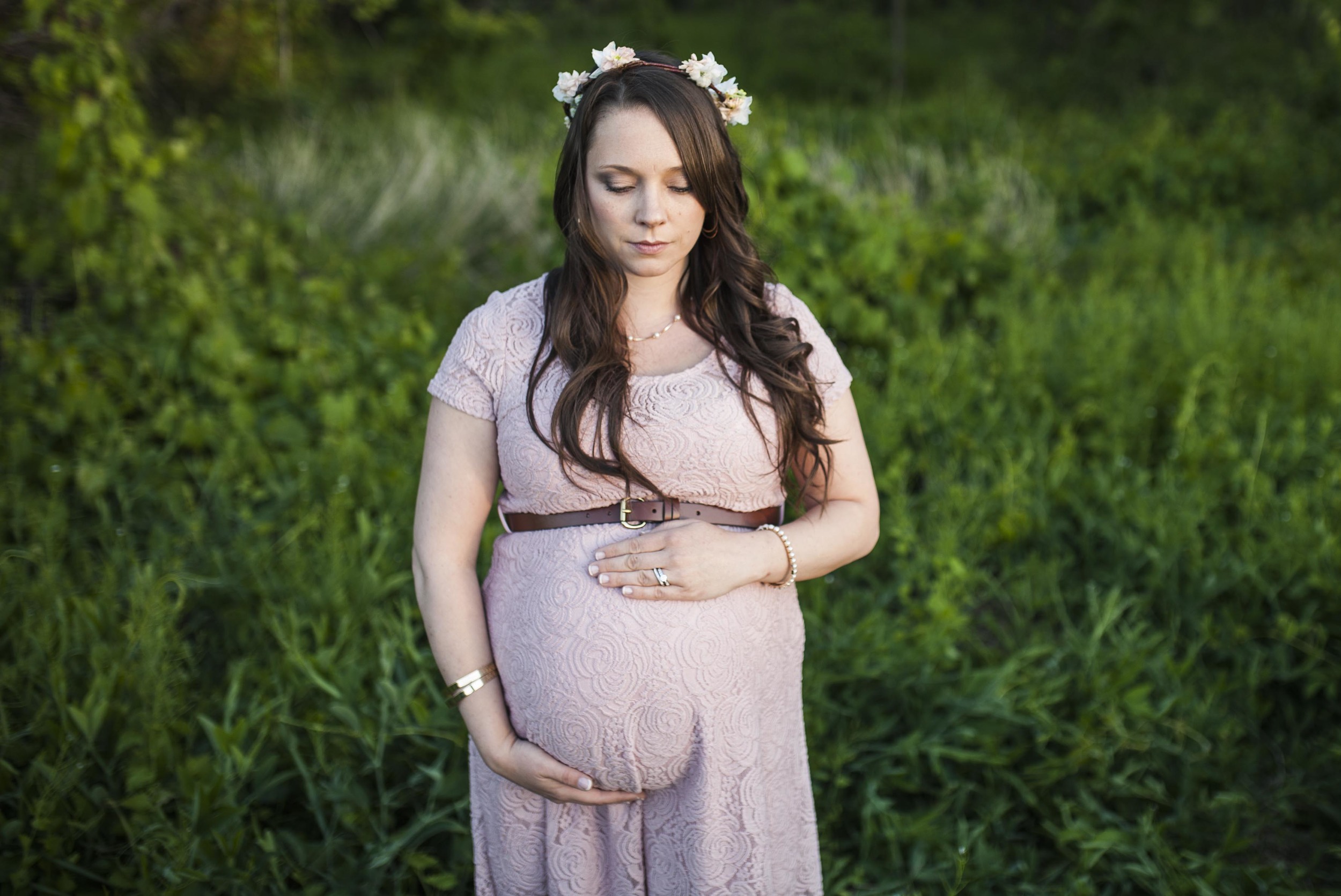 We are lifestyle photographers and videographers in the Toronto / Niagara regions. We love capturing your special moments from your wedding day to your maternity , newborn or family sessions. 