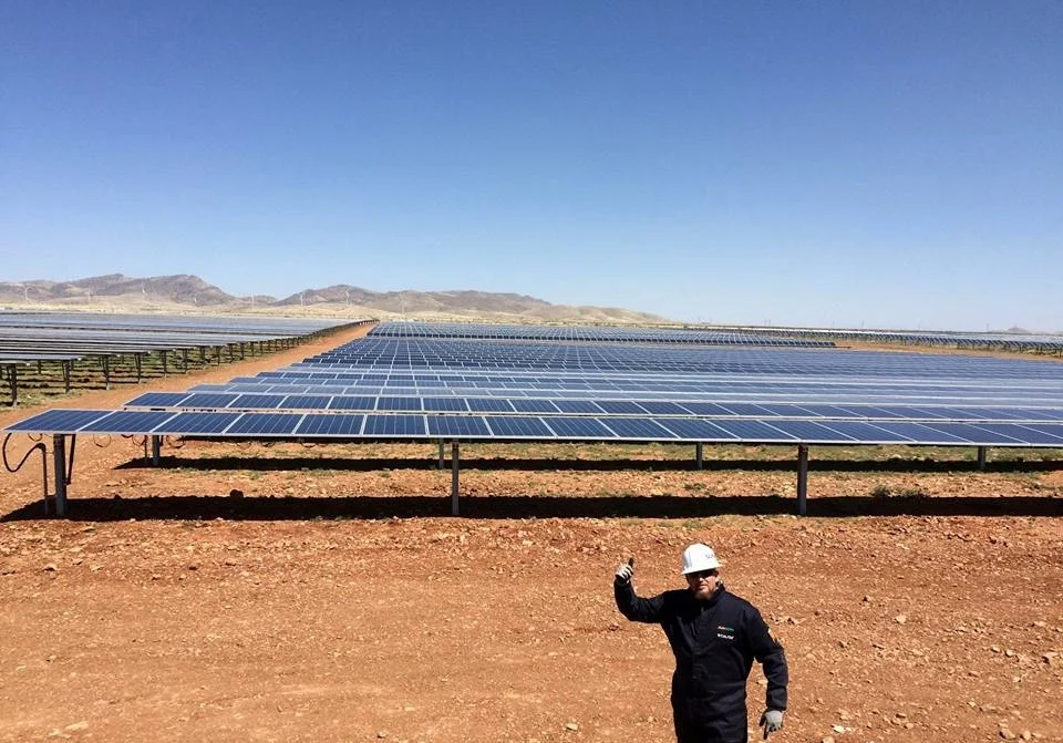 solarelectric-solarfarm-lancaster-california-20MW-groundmount-canadiansolar.jpg