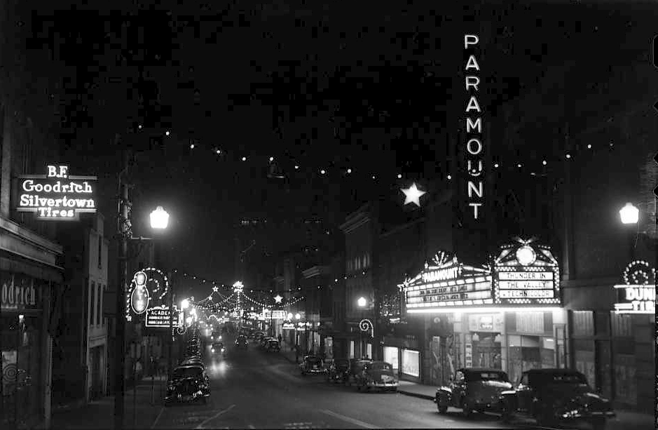 Main Street 1940's Christmas, 99.16.57ab.png