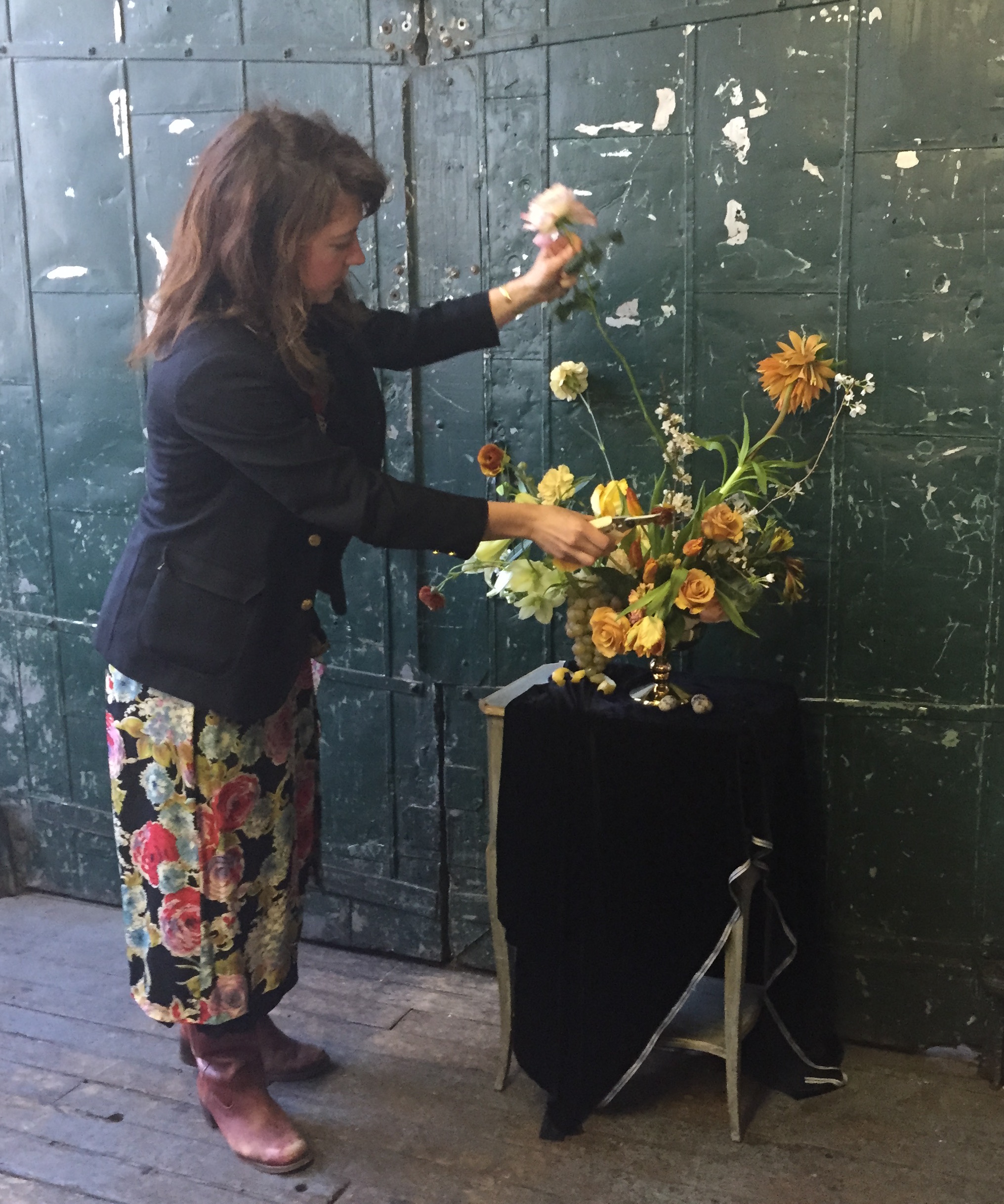 Saipua founder Sarah Ryhanen making flower arrangement