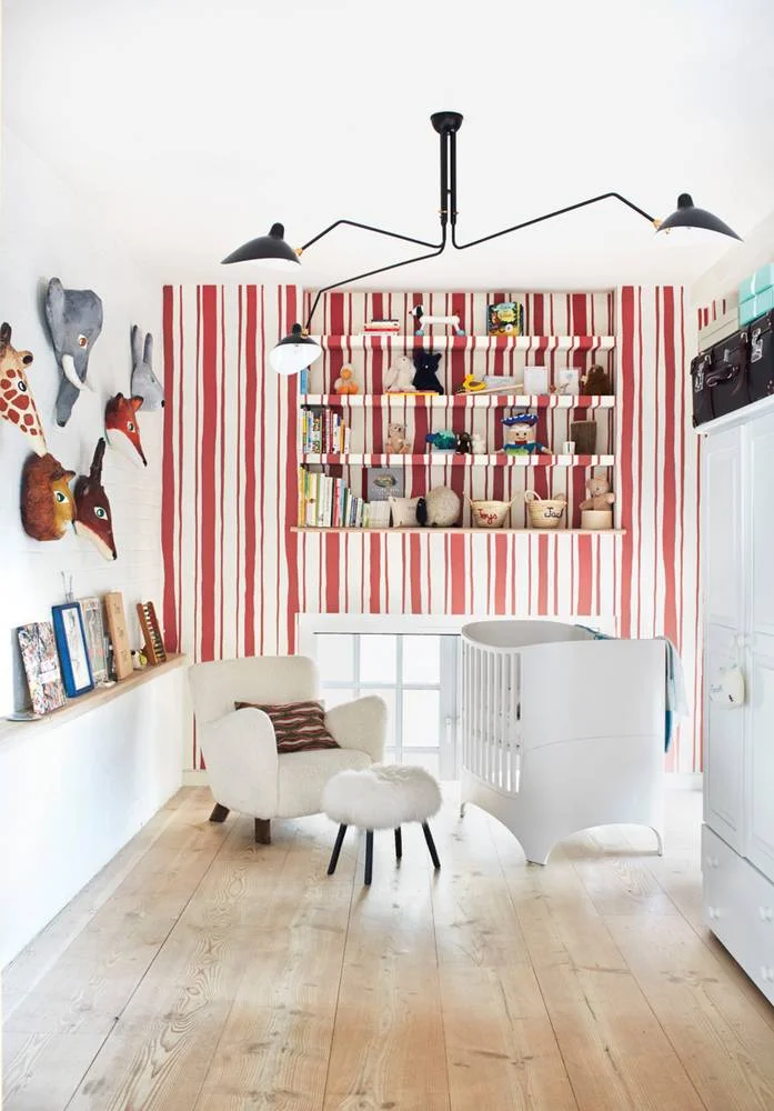 a-modern-london-flat-filled-with-art-and-major-style-red-and-white-kid-s-room-58c8222ffd8437749f4dea19-w1000_h1000.jpg