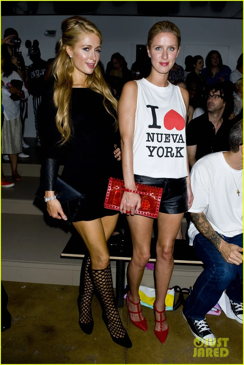 nicki-minaj-iggy-azalea-jeremy-scott-fashion-show-16.jpg
