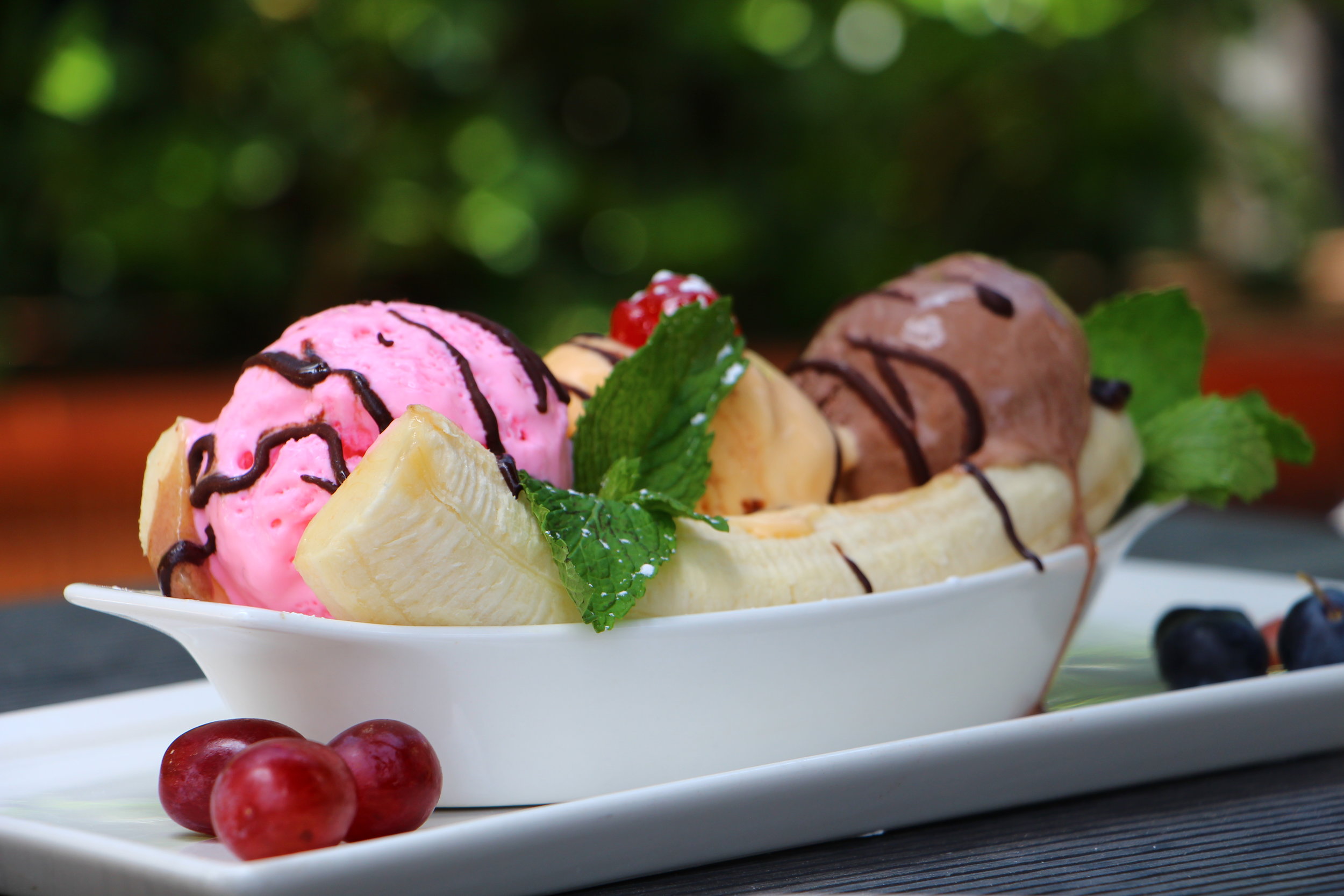 Childhood dreams are filled with countless banana splits, especially when you got a good grade. Try this timeless American classic dessert, because it’ll be the cherry on top of your meal.