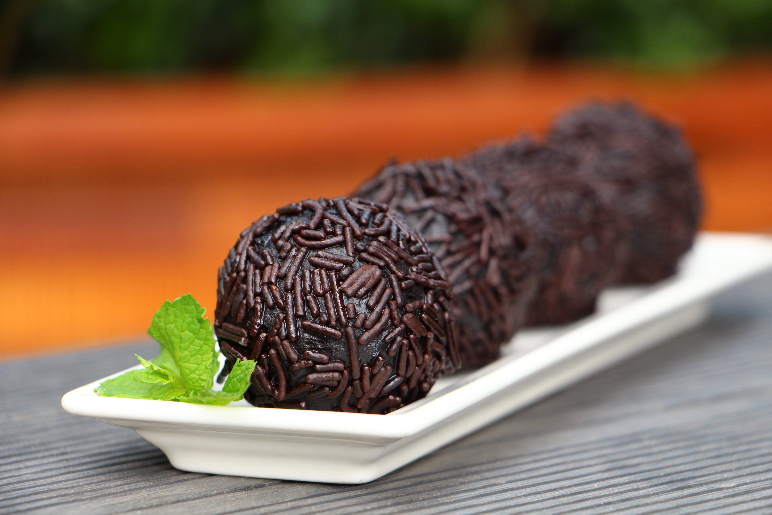 Okay! We know it. Sometimes you don’t want to share a cake between 3-4 people, so try our delicious, handmade truffles that are ideal for sharing and ending your meal on a sweet note