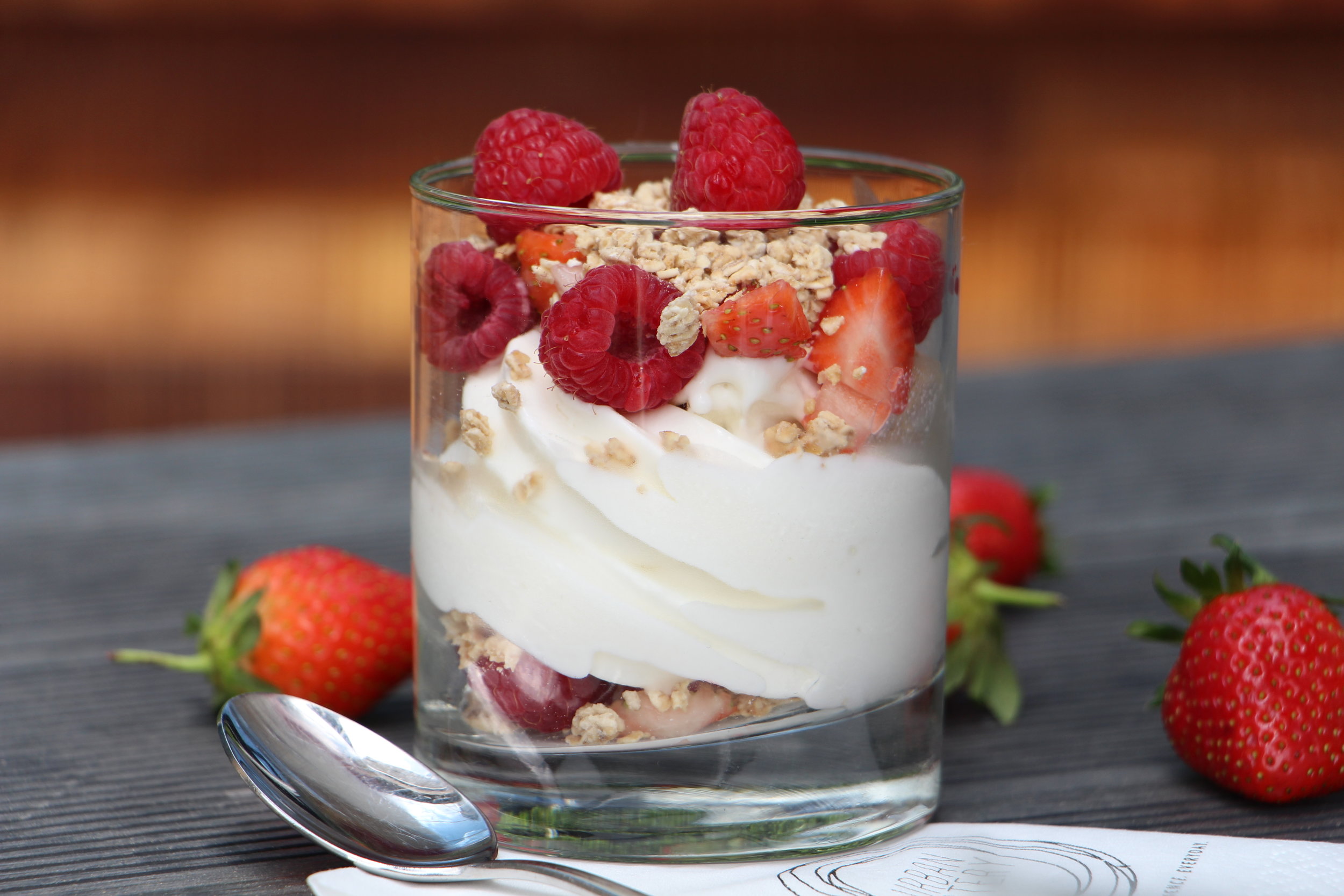 Health freaks, this is nature’s dessert for you, filled with fat-free probiotic-filled frozen yoghurt, granola and fresh berries! Yum!