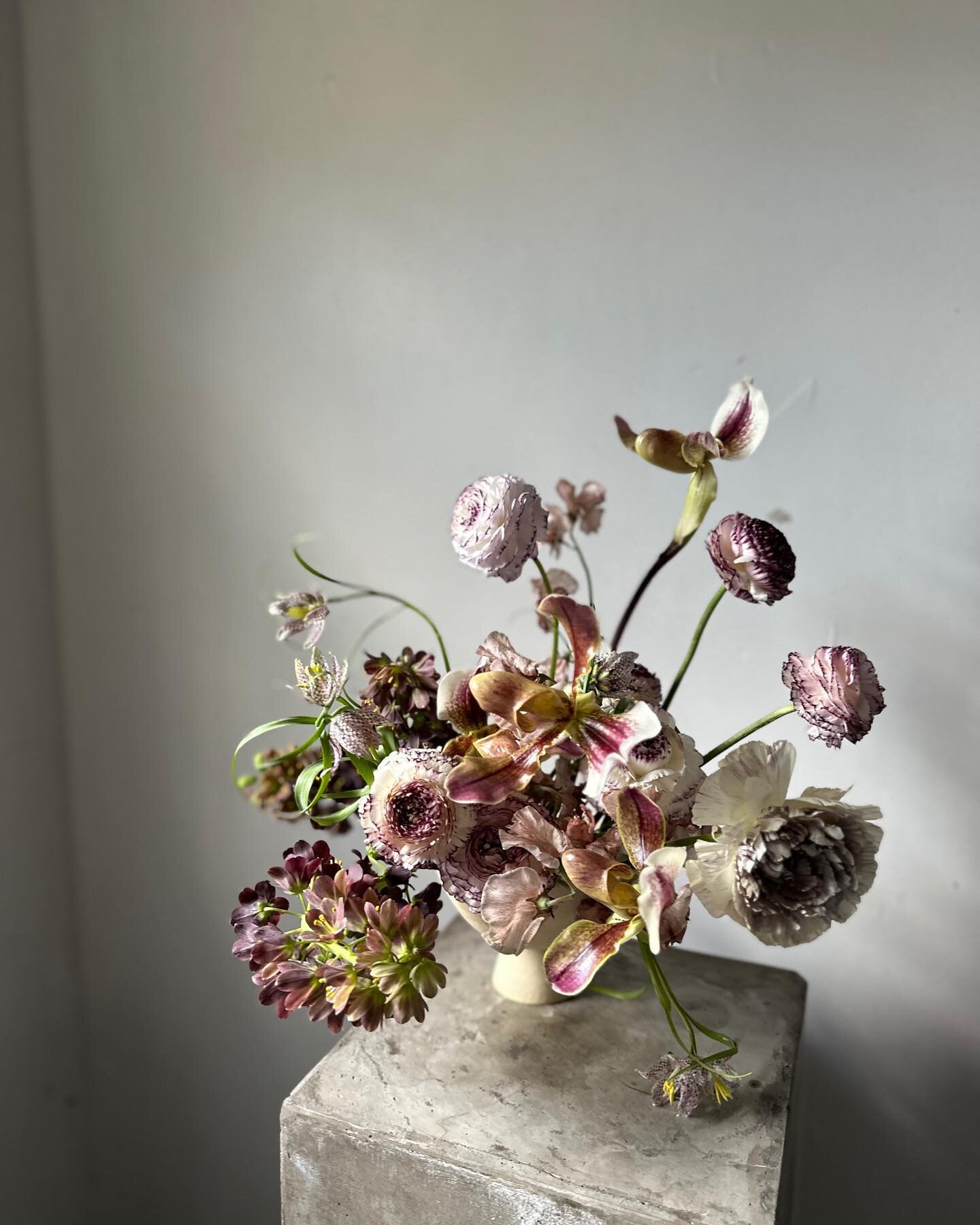 We&rsquo;d like to formally introduce the premier spring flowers composed and re-invented in wild and dynamic shapes. We know we&rsquo;re a broken record during this season but isn&rsquo;t a picture worth a thousand words? Ranunculus, fritillaries, a