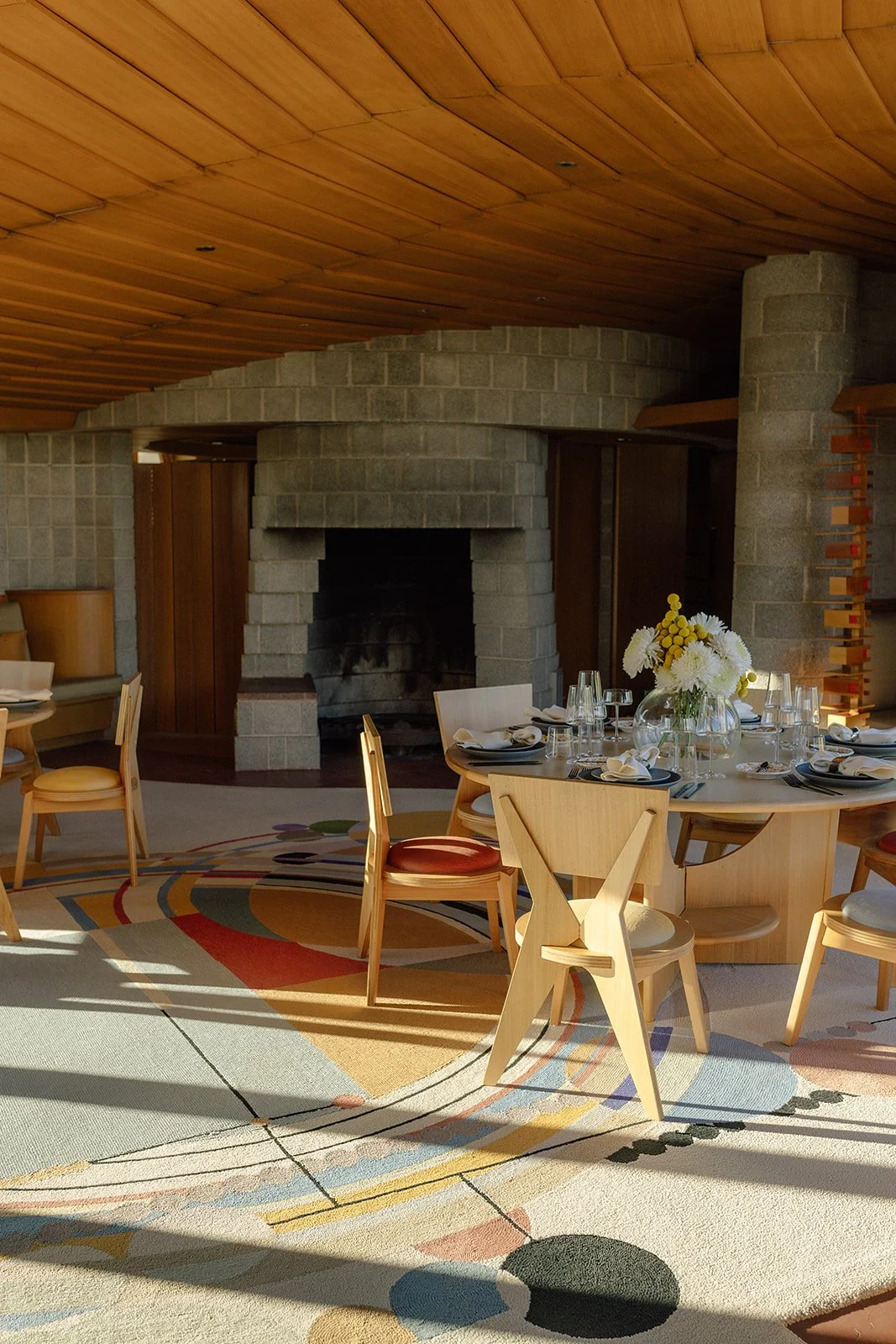 A Modern Take on Billy Balls — The Mid-Century Modern Wedding Flower Trend