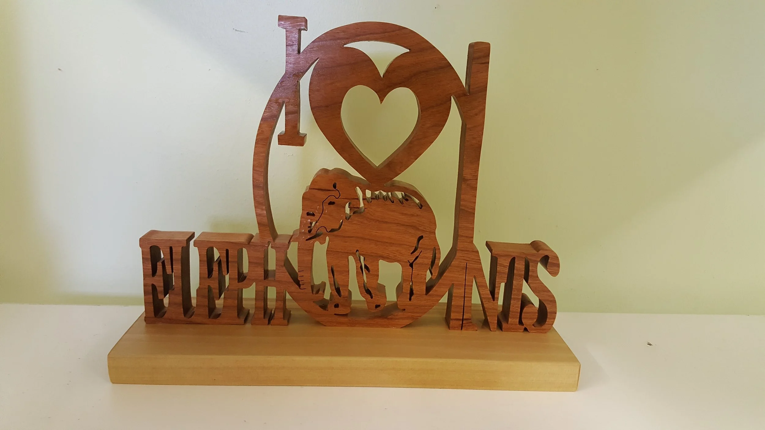 I Love Elephants on base