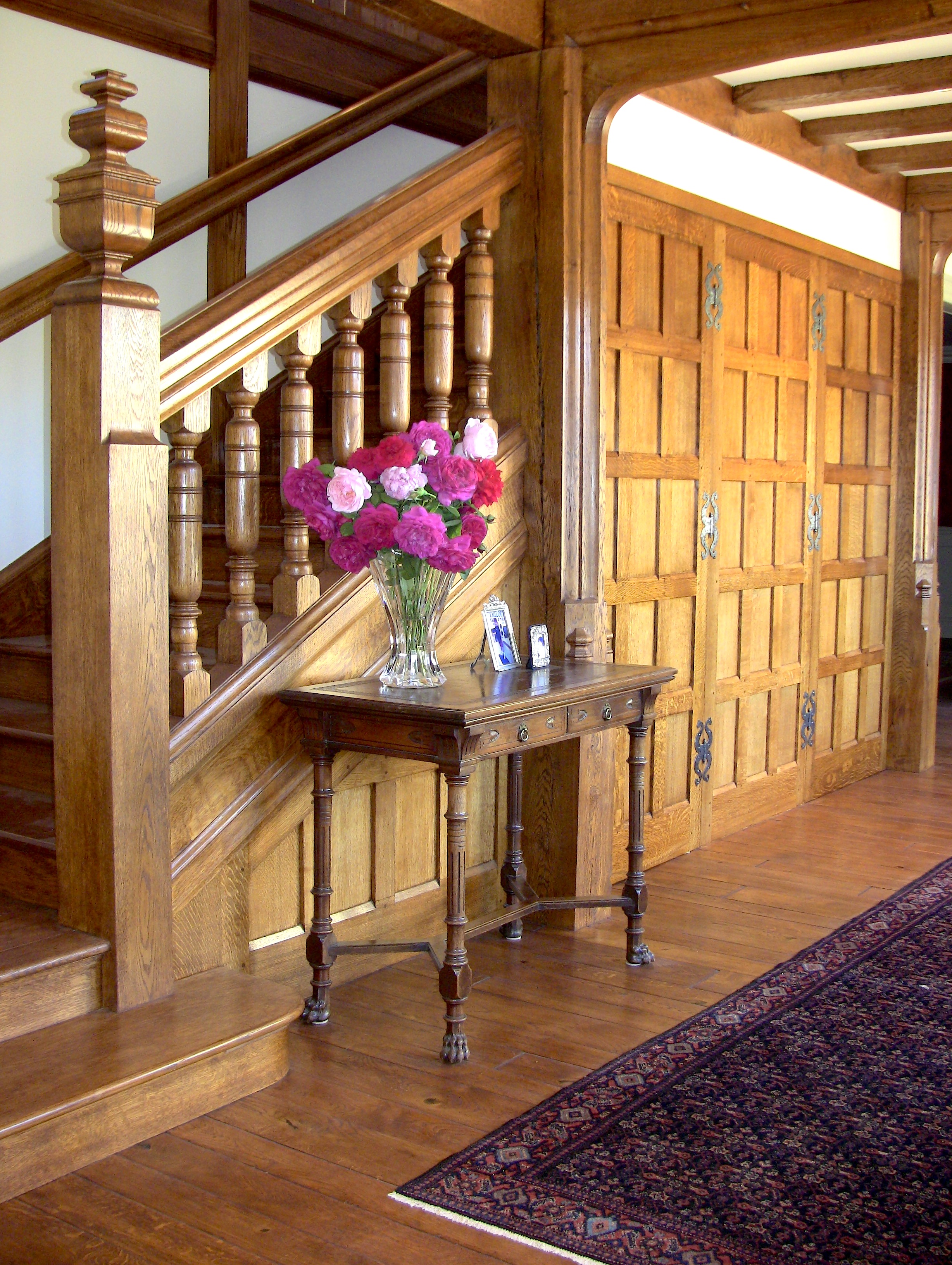 The main stair design is an exact replica of the design for Lutyens' "Munstead Wood" in Surrey.