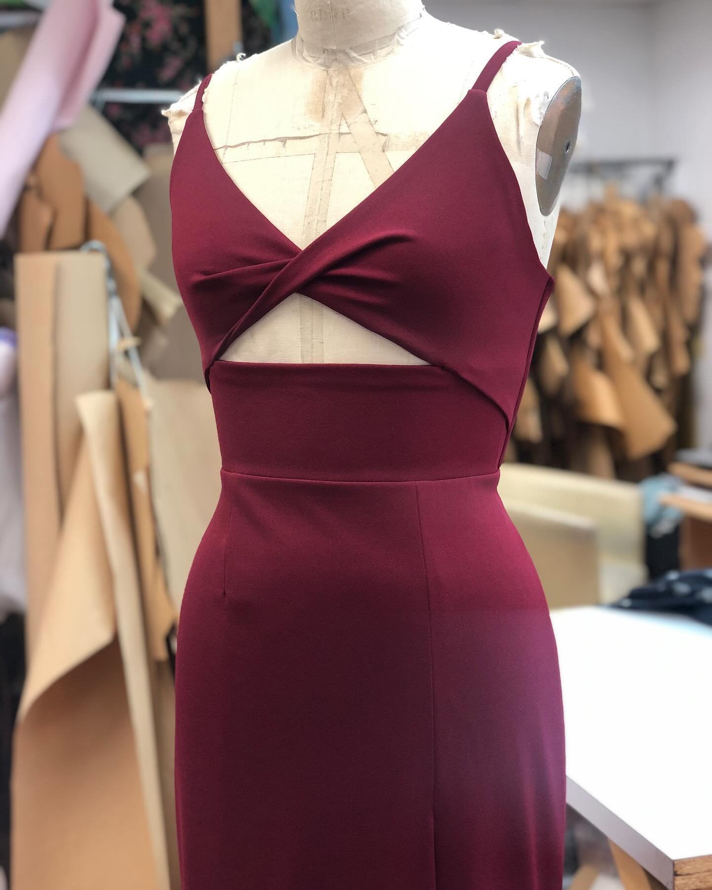 Twist! twist! twist ton top 🤭💃🏼#bal #bal2025 #promdresses #robedebal