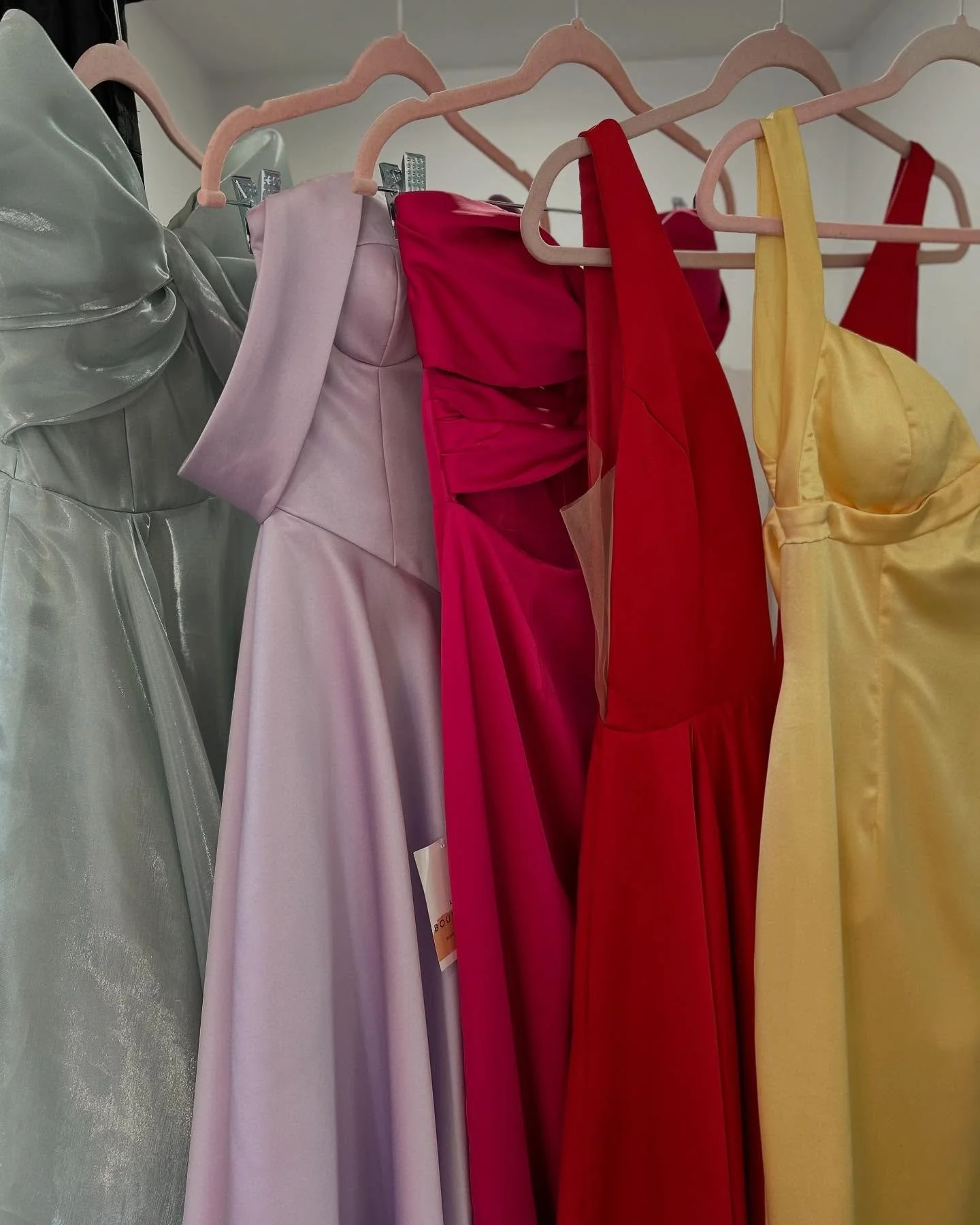 On adore cr&eacute;er de nouvelles robes pour nos clientes 🤍🪡 envoyez nous vos id&eacute;es 💡!!!!