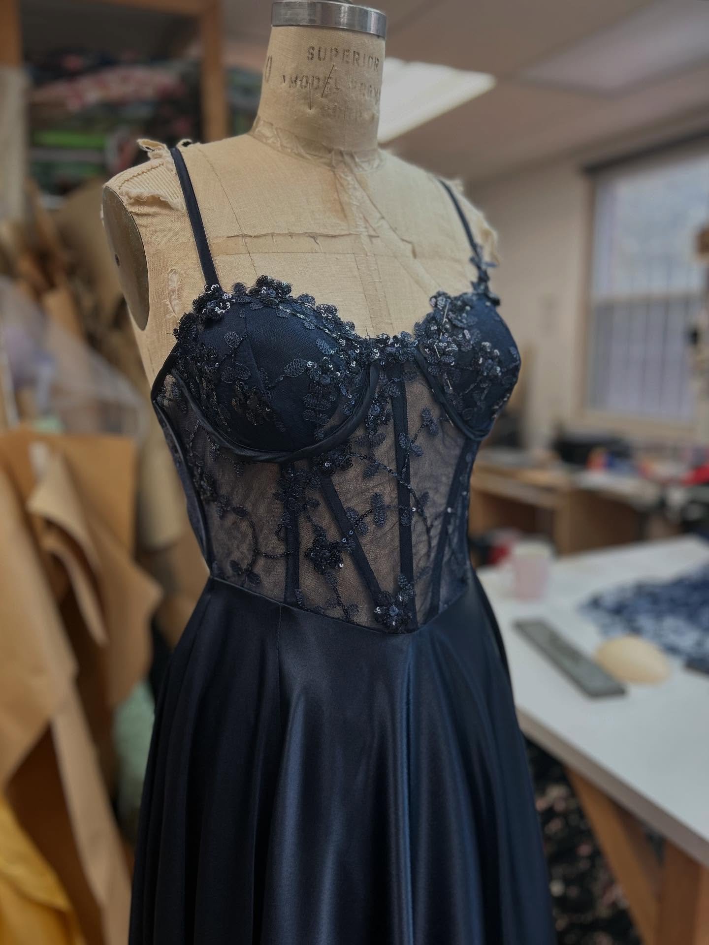 Corset, dentelle et satin 🫐🦋💙