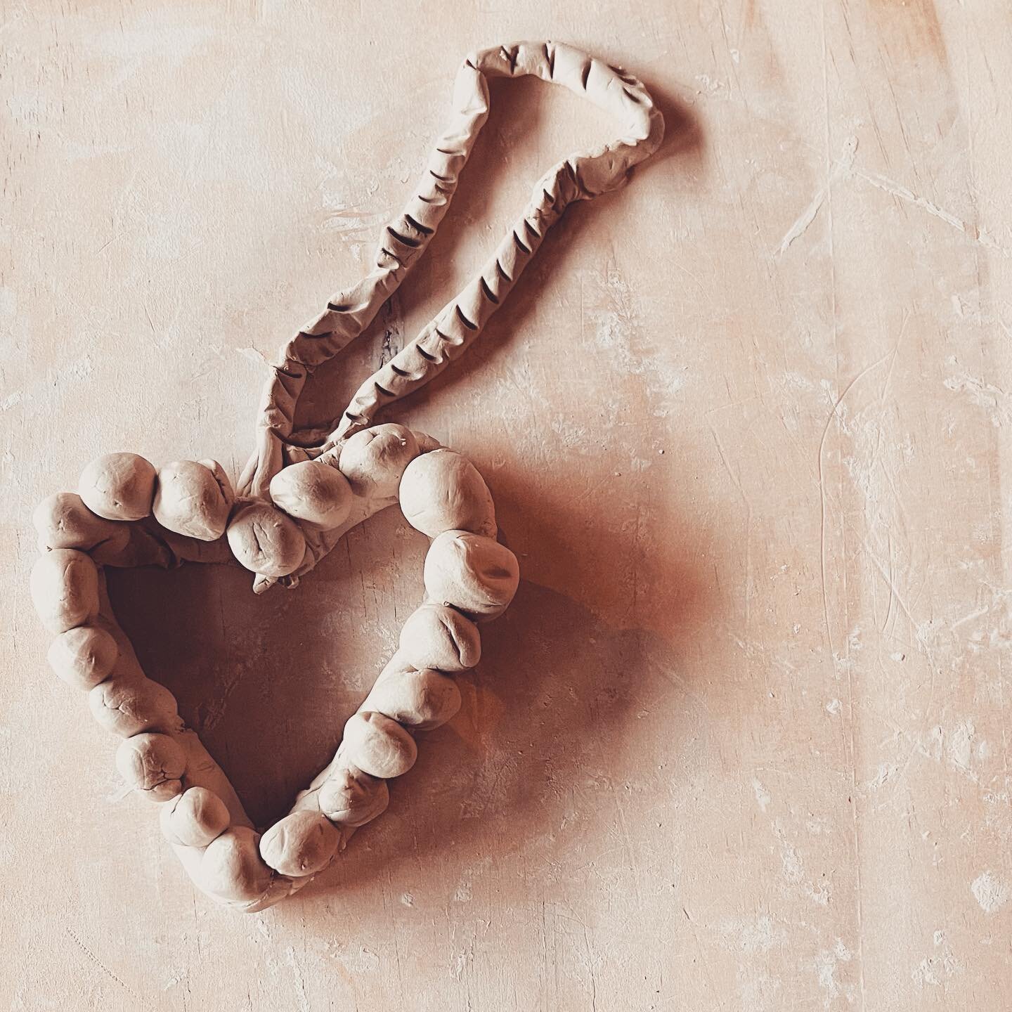 L o v e  Sculpture 🧡
Looking for something a little different.
Sculpture parties using air dry clay.
No mess so you can still wear cool clothes.
.
DM or email for enquirys 
.
#hensparty #henspartideas #henspartiesmelbourne #bachalorette #bachalorett