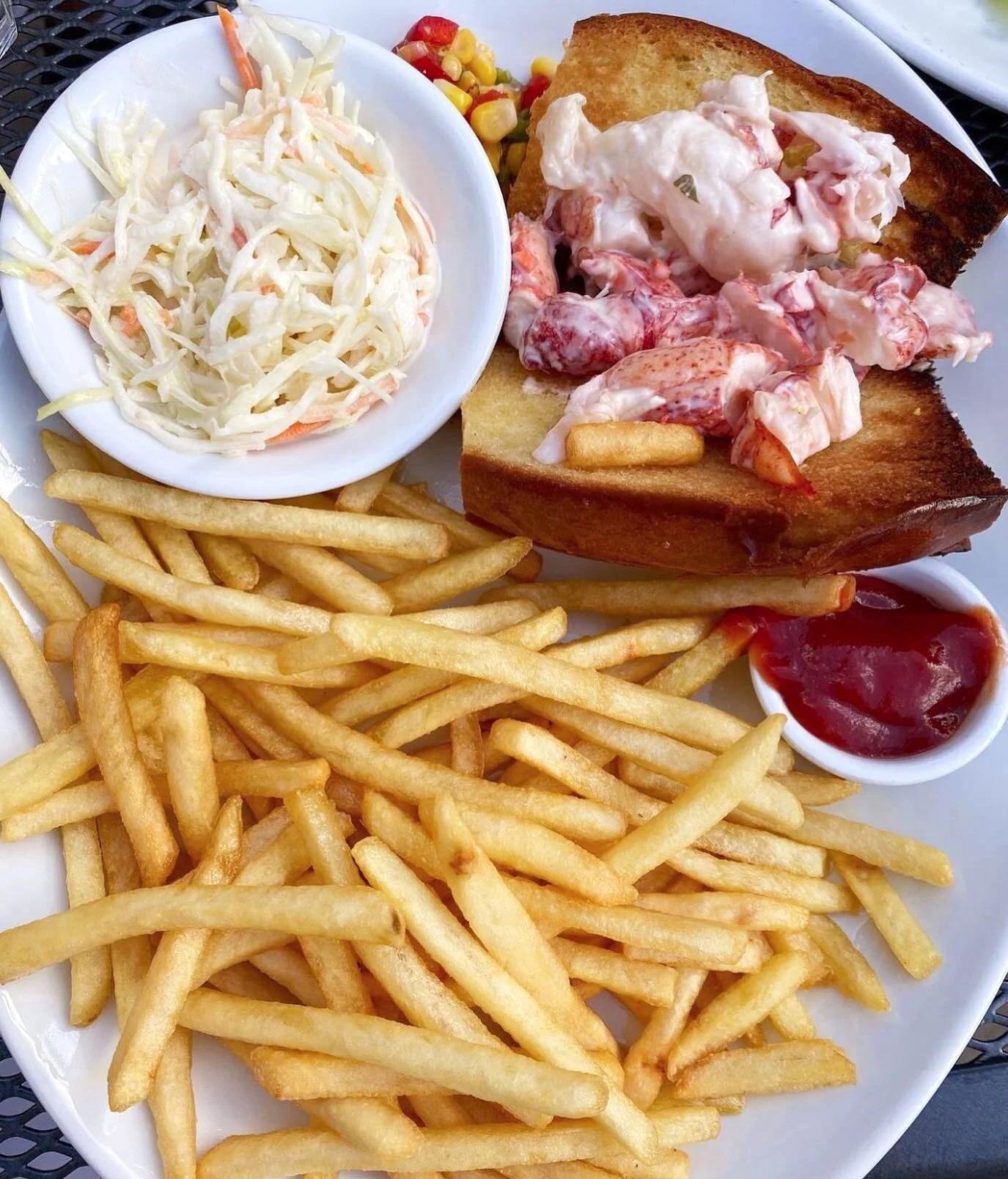 Elm Street Oyster House Happy Hour