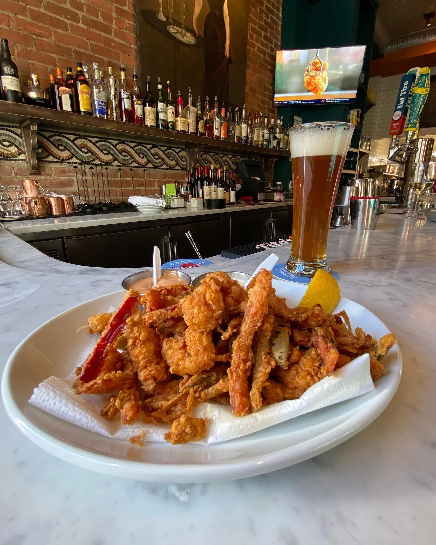 Elm Street Oyster House Happy Hour