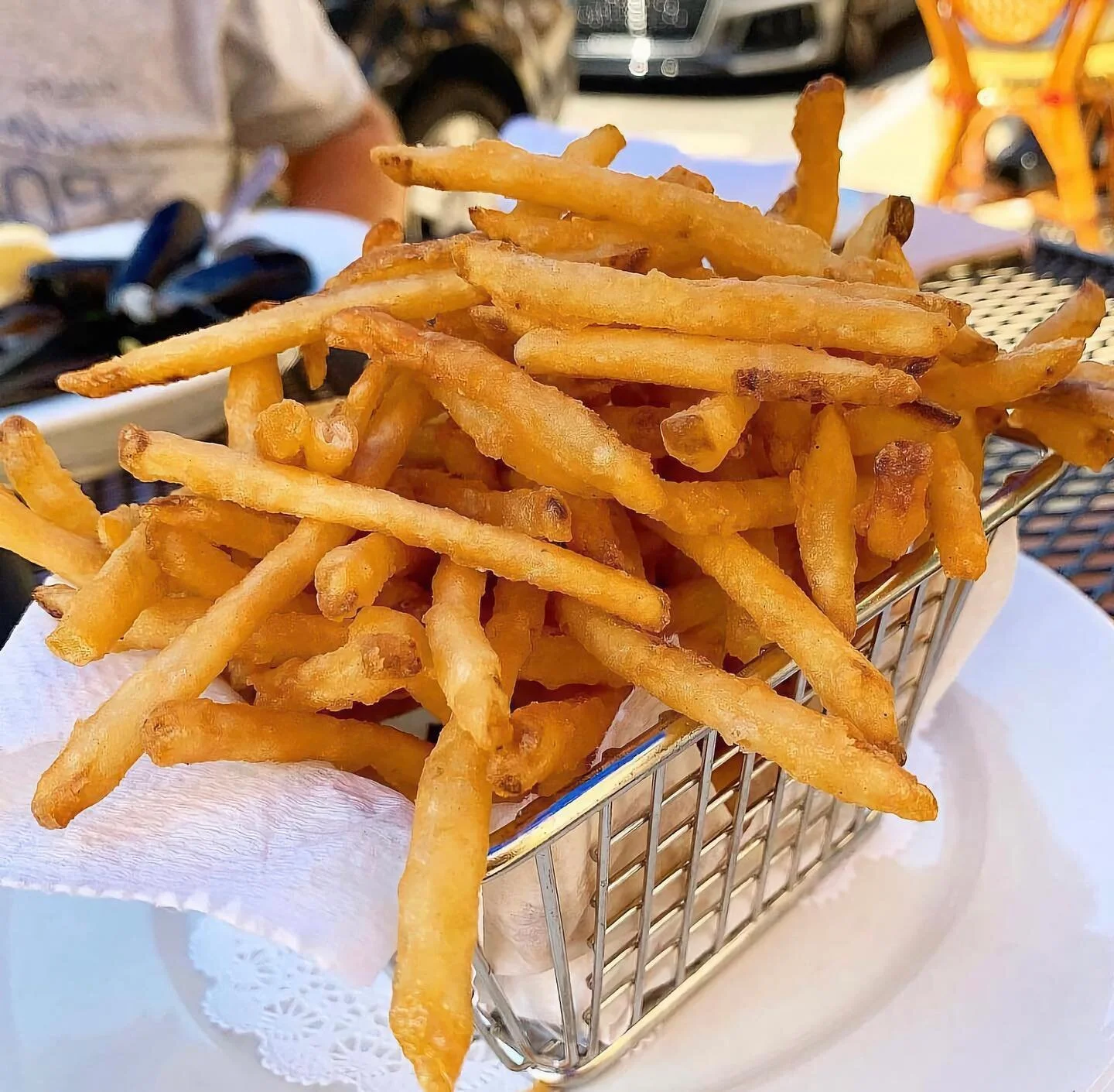 Elm Street Oyster House Happy Hour