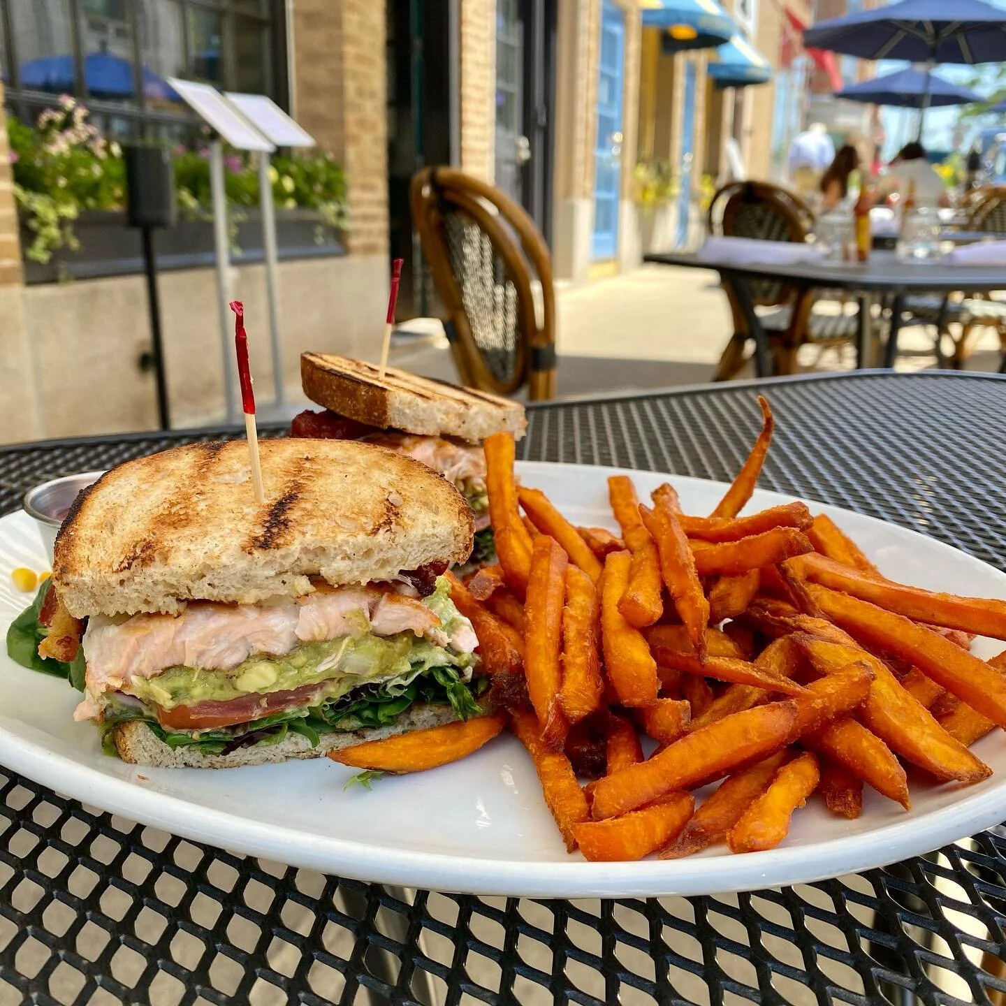 Elm Street Oyster House Happy Hour