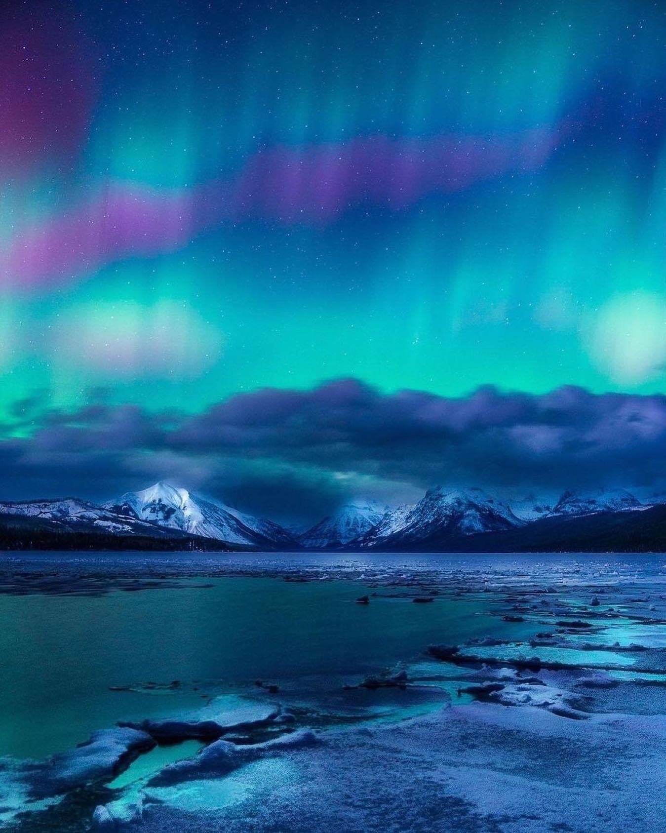Did anyone else catch the incredible Aurora the other night?! 🙋🏼&zwj;♀️🤩 It was truly magical.. I still can&rsquo;t get over it! 🌌

Stunning shot captured by @droptheframe

Live Life Colorfully! 
~Teshia 

Repost @distinctlymontana :
@dropthefram