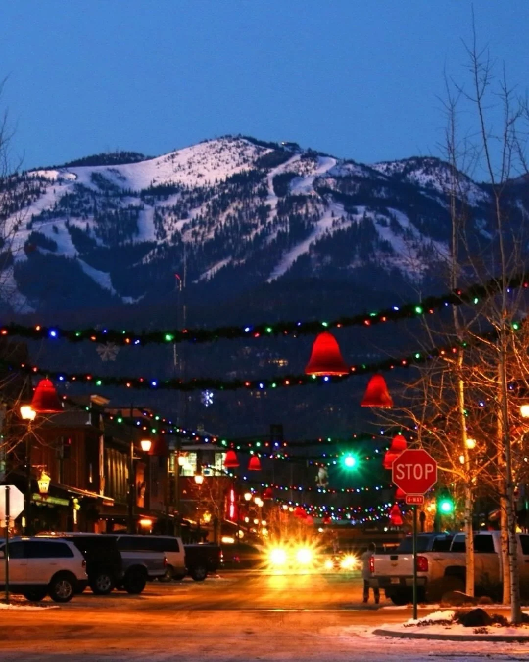 🎄From my home to yours, Merry Christmas Eve! May your day be Merry &amp; bright!✨

𝙒𝙞𝙨𝙝𝙞𝙣𝙜 𝙮𝙤𝙪 &amp; 𝙮𝙤𝙪𝙧𝙨 𝙖 𝙬𝙤𝙣𝙙𝙚𝙧𝙛𝙪𝙡 𝘾𝙝𝙧𝙞𝙨𝙩𝙢𝙖𝙨❤️

𝙇𝙞𝙫𝙚 𝙇𝙞𝙛𝙚 𝘾𝙤𝙡𝙤𝙧𝙛𝙪𝙡𝙡𝙮! 
~𝙏𝙚𝙨𝙝𝙞𝙖

📸 Beautiful Photo by @bria