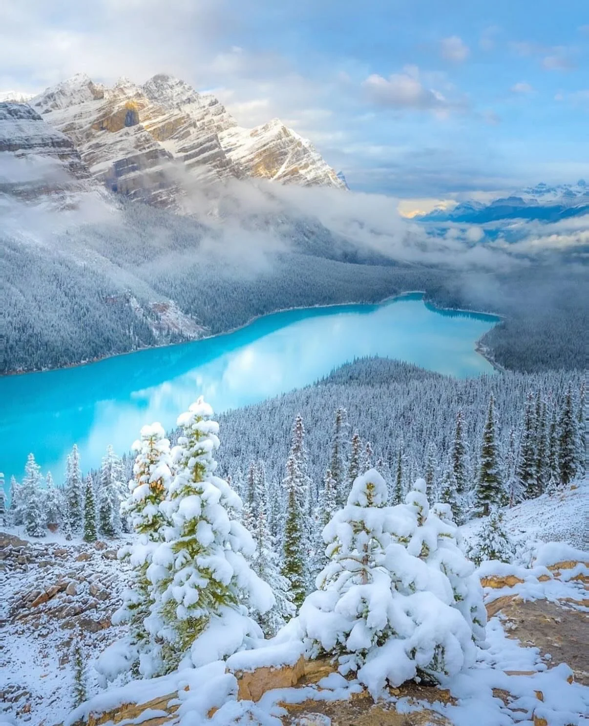 Turquoise waters have been on my mind lately🩵 - so in this post, I&rsquo;m taking a little detour to the &ldquo;Caribbean blues&rdquo; north of the border! 🇨🇦 Also, as it turns out, one of my newest paintings just headed this way too (more on that