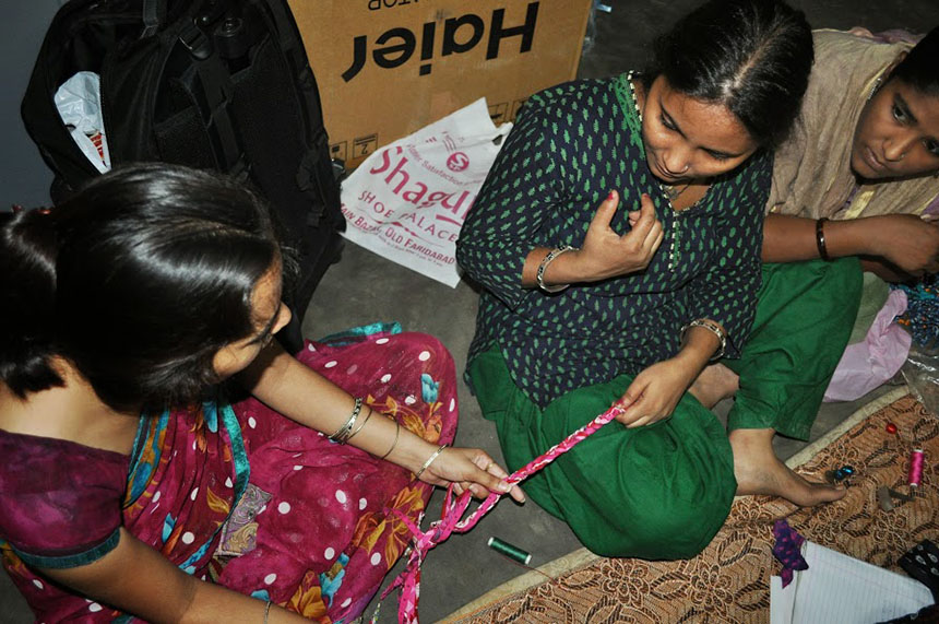 A team of talented women from the underprivileged areas of Mumbai and New Delhi, India, are essential in the design and creation of upcycled products. (EarthFrendz photos)