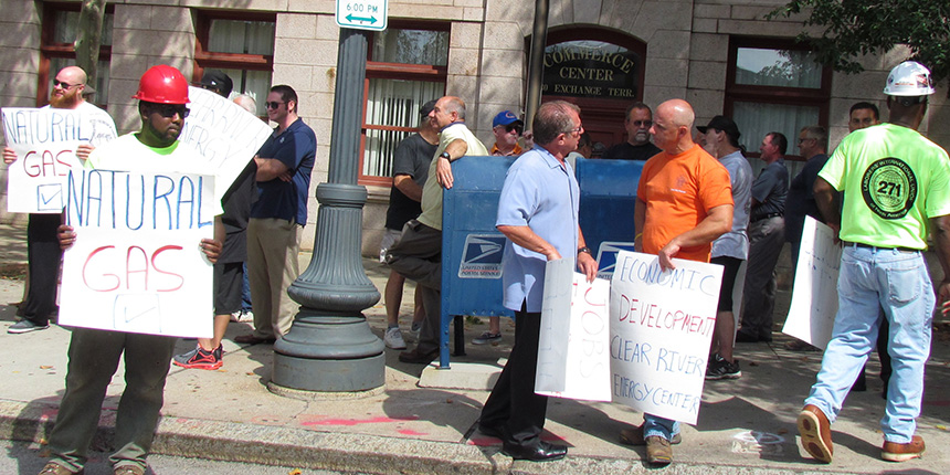 Members of the Rhode Island Building & Construction Trades Council showed their support Aug. 4 for the proposed Clear River energy project. Members clashed with opponents outside the Rhode Island Chamber of Commerce. (Tim Faulkner/ecoRI News)