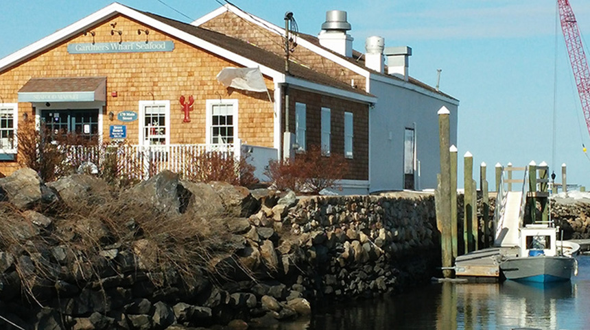 Fishermen dock their boats at Gardner’s Wharf Seafood and sell their catch directly to the North Kingstown, R.I., seafood market on Wickford Harbor. (ecoRI News)