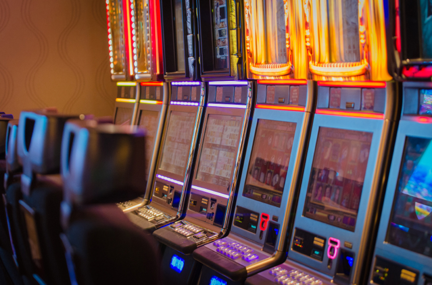 The existing casinos in southern New England feature nearly 18,000 slot machines and virtual table games. (istock)