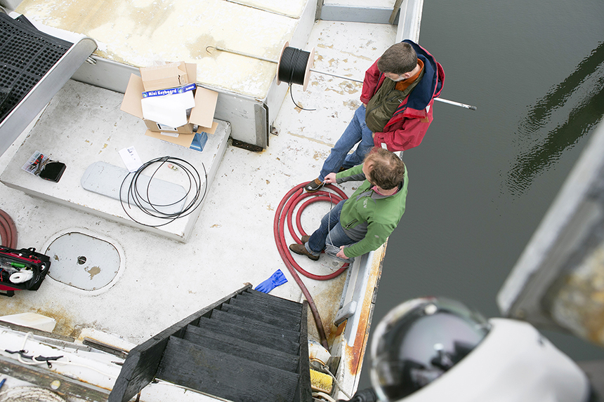 Issues of cost and the need for better information have been at the forefront of recent discussions about fisheries monitoring. (© Lauren Owens/for The Nature Conservancy)